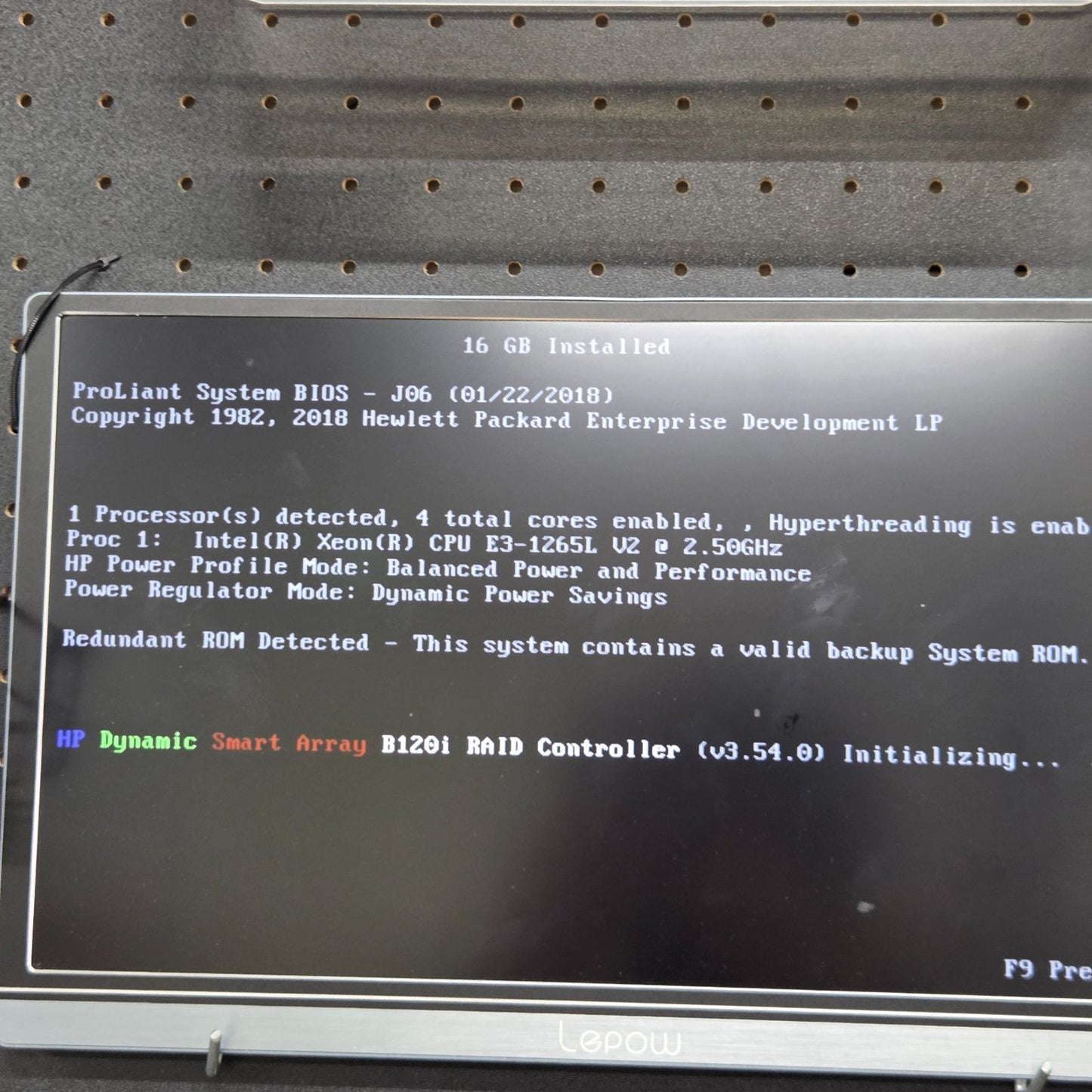 HP ProLiant MicroServer Gen8 / Xeon E3-1265L v2 2.50GHz / メモリ16GB