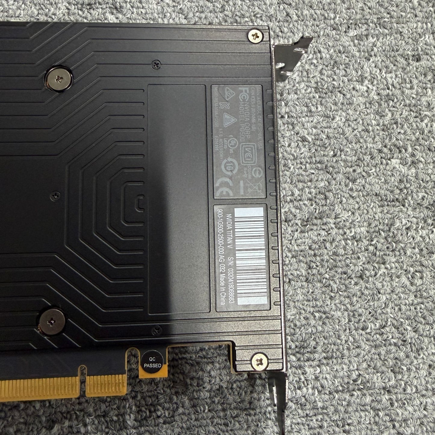 NVIDIA TITAN V Volta 12GB HBM2 Founders Edition 業務用 GPU