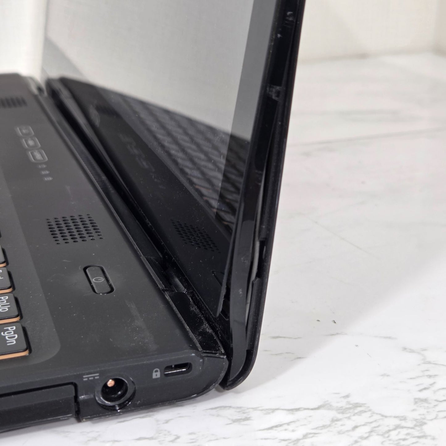 【訳アリ】富士通 FMVA77SB / Core i7-4712HQ / メモリ12GB / SSD256GB / Windows 11 / 高性能ノートPC（FMVA77SB）⑯