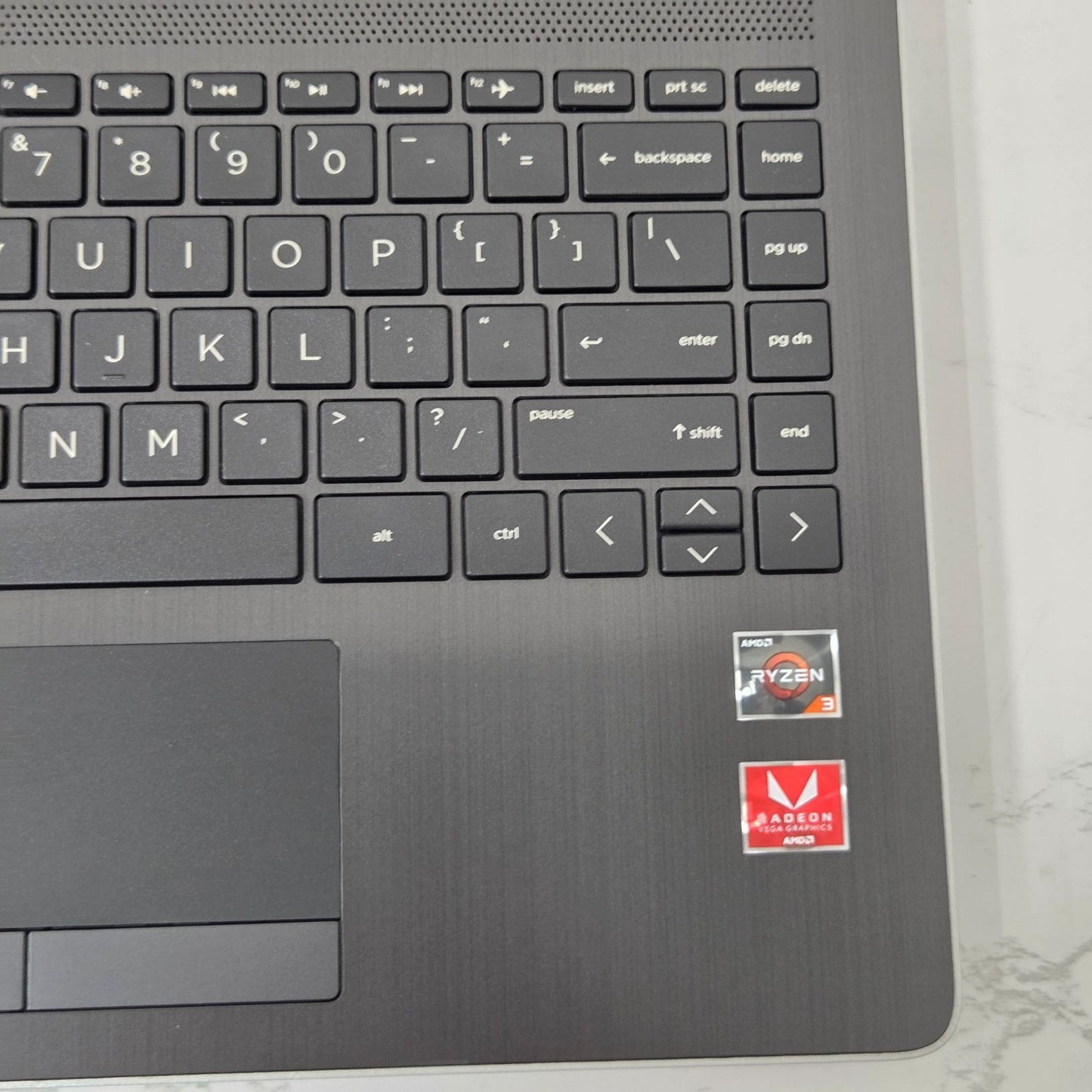 【美品】【1週間保証】HP Laptop 14-dk / AMD Ryzen 3 3200U / メモリ8GB / SSD256GB / Radeon Vega Graphics / 14インチFHD