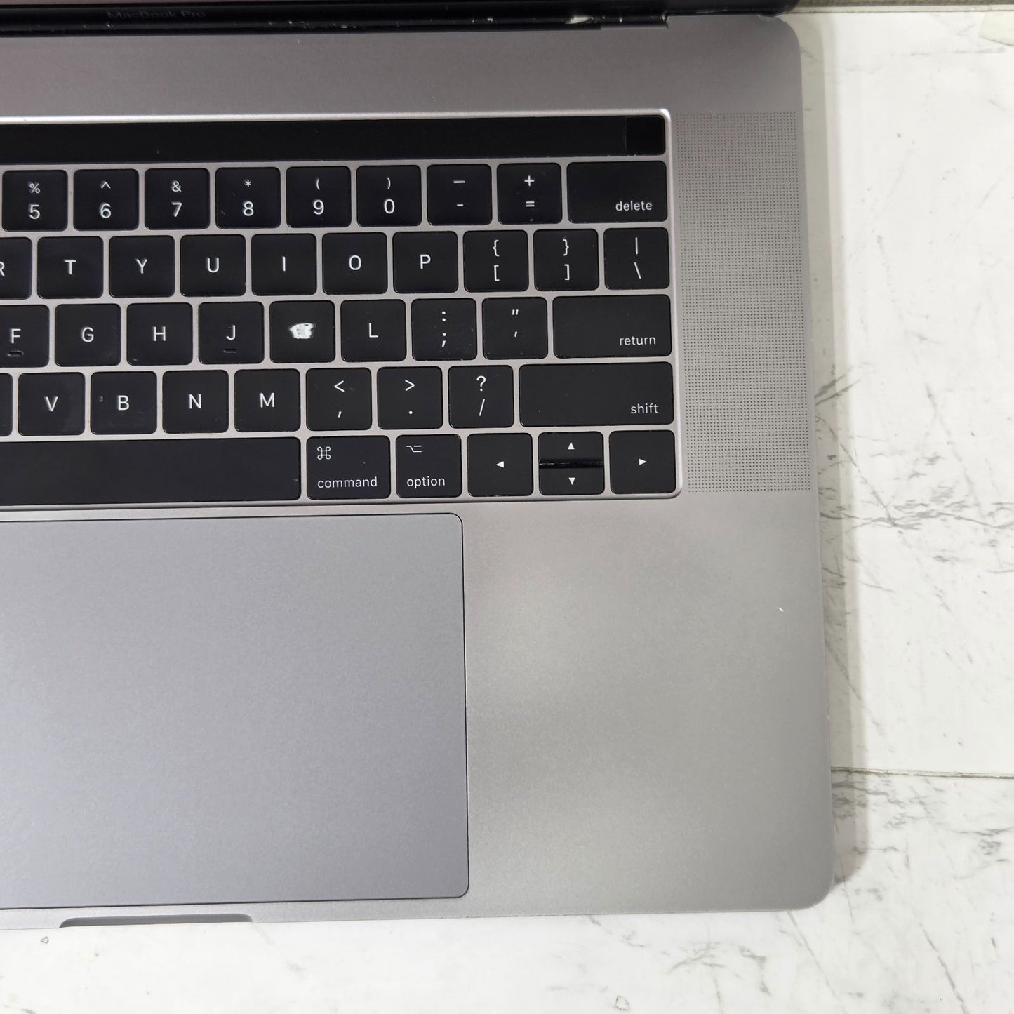 【ジャンク】MacBook Pro 15-inch 2017 / Core i7 / 16GB / SSD512GB / Radeon Pro 560 / 充放電回数：1031