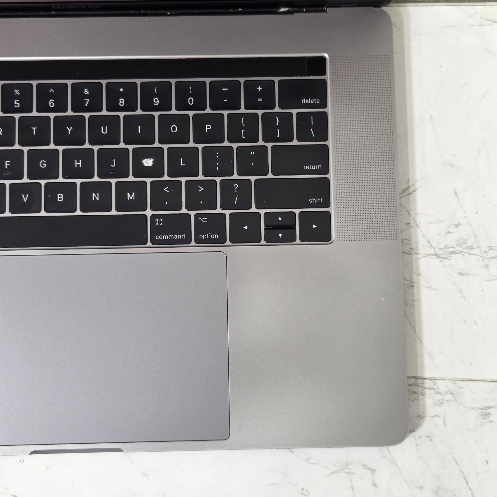 【ジャンク】MacBook Pro 15-inch 2017 / Core i7 / 16GB / SSD512GB / Radeon Pro 560 / 充放電回数：1031