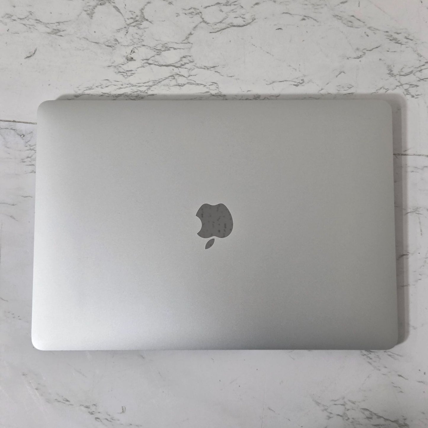 【美品】【1週間保証】MacBook Air 13-inch 2020 / Core i3 / 8GB / SSD256GB / 充放電回数：217