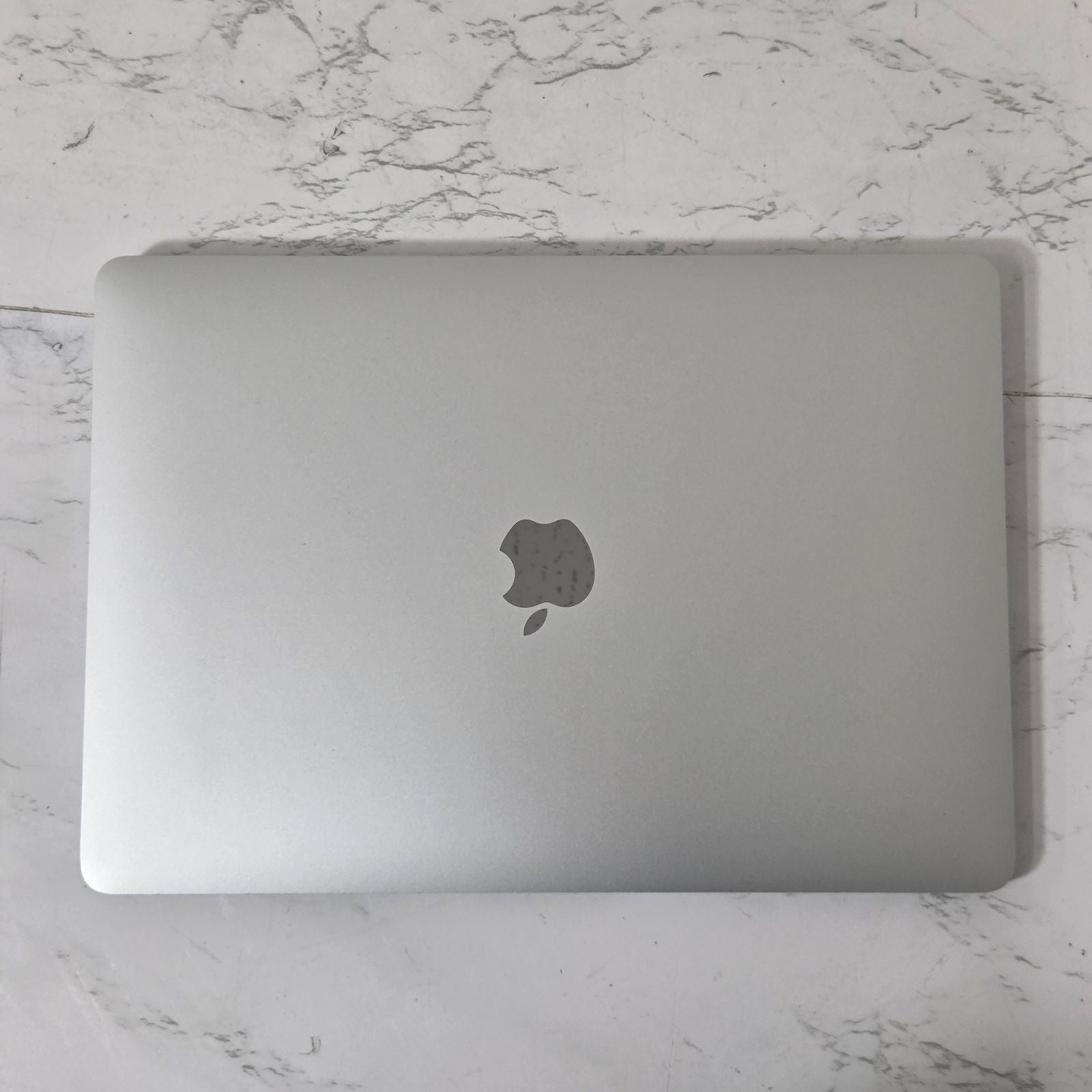 【美品】【1週間保証】MacBook Air 13-inch 2020 / Core i3 / 8GB / SSD256GB / 充放電回数：217