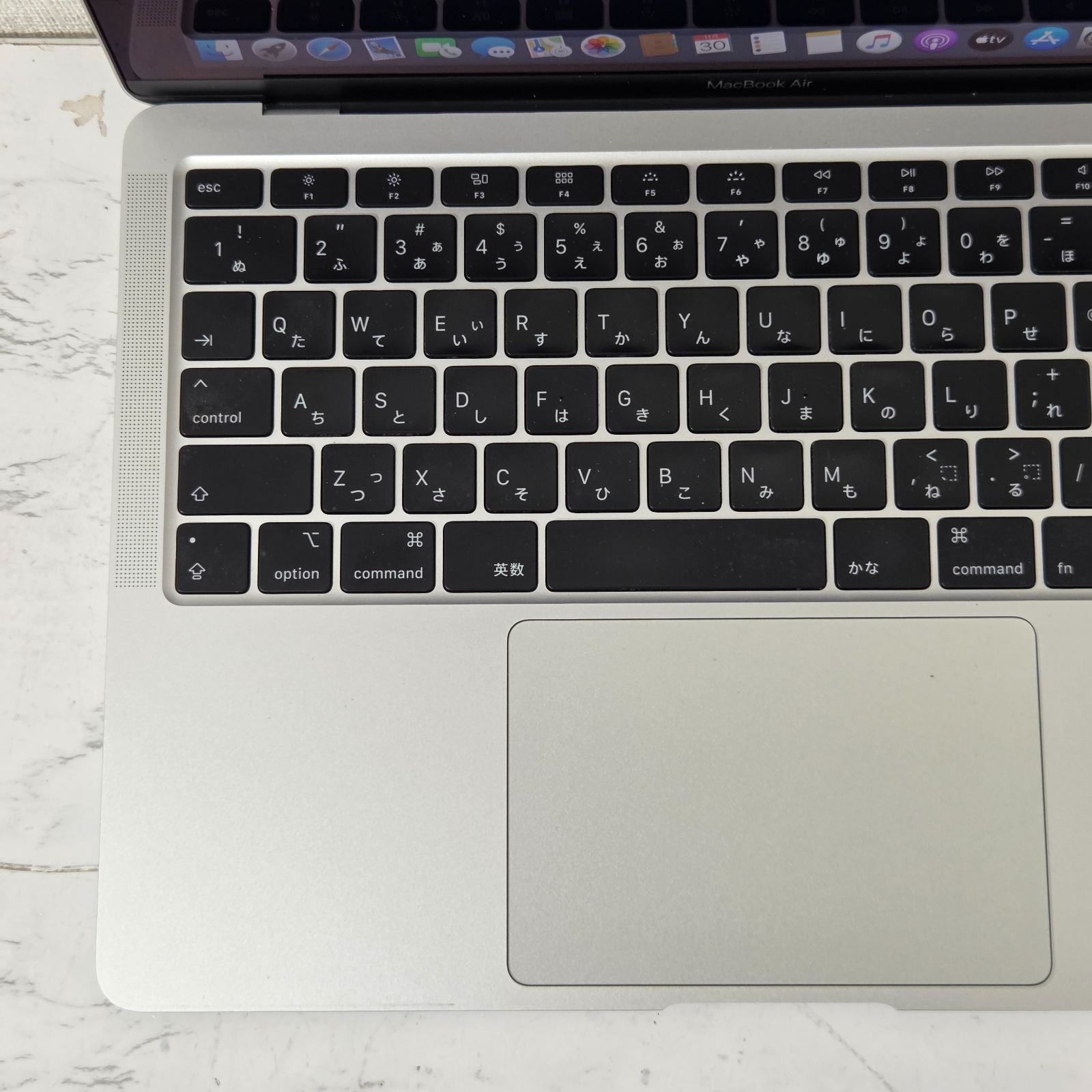 【美品】【1週間保証】MacBook Air 13-inch 2020 / Core i3 / 8GB / SSD256GB / 充放電回数：217