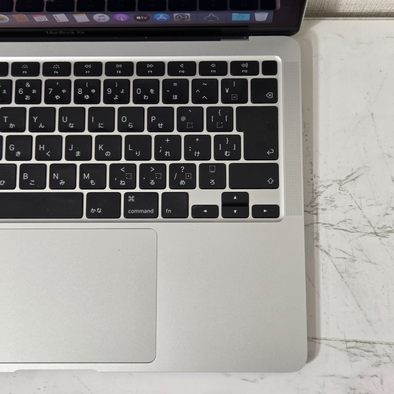 【美品】【1週間保証】MacBook Air 13-inch 2020 / Core i3 / 8GB / SSD256GB / 充放電回数：217