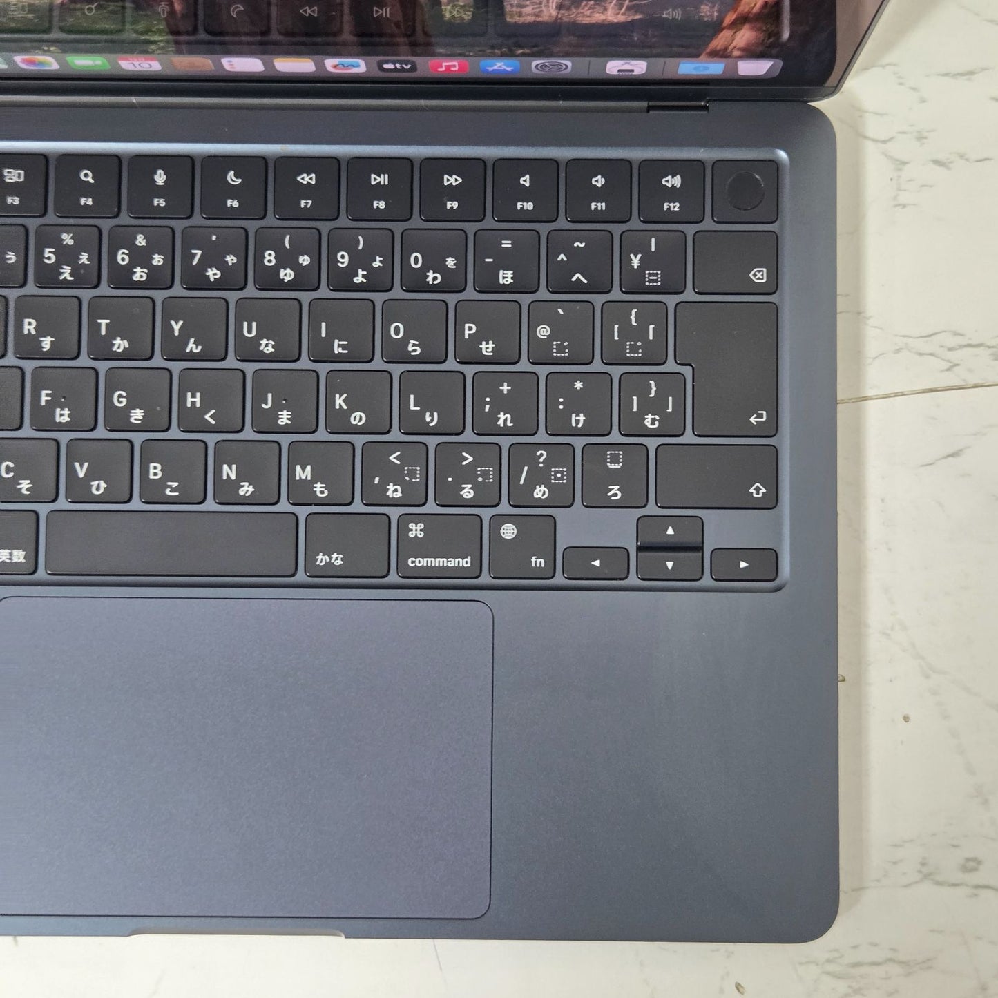 【良品】【1週間保証】MacBook Air 13.6インチ 2022 / Apple M2 / 8GB / SSD256GB / 充放電96回 / 最大容量89%