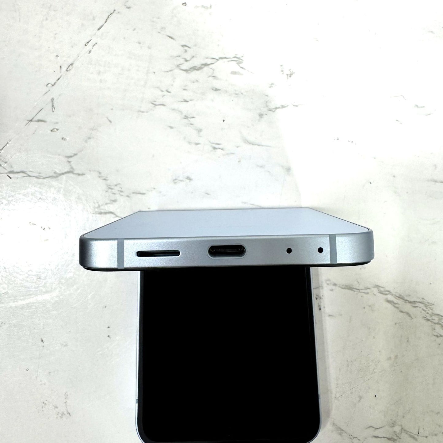 1【良品】【1週間保証】Samsung Galaxy Z Flip6 256GB ブルー SCG29