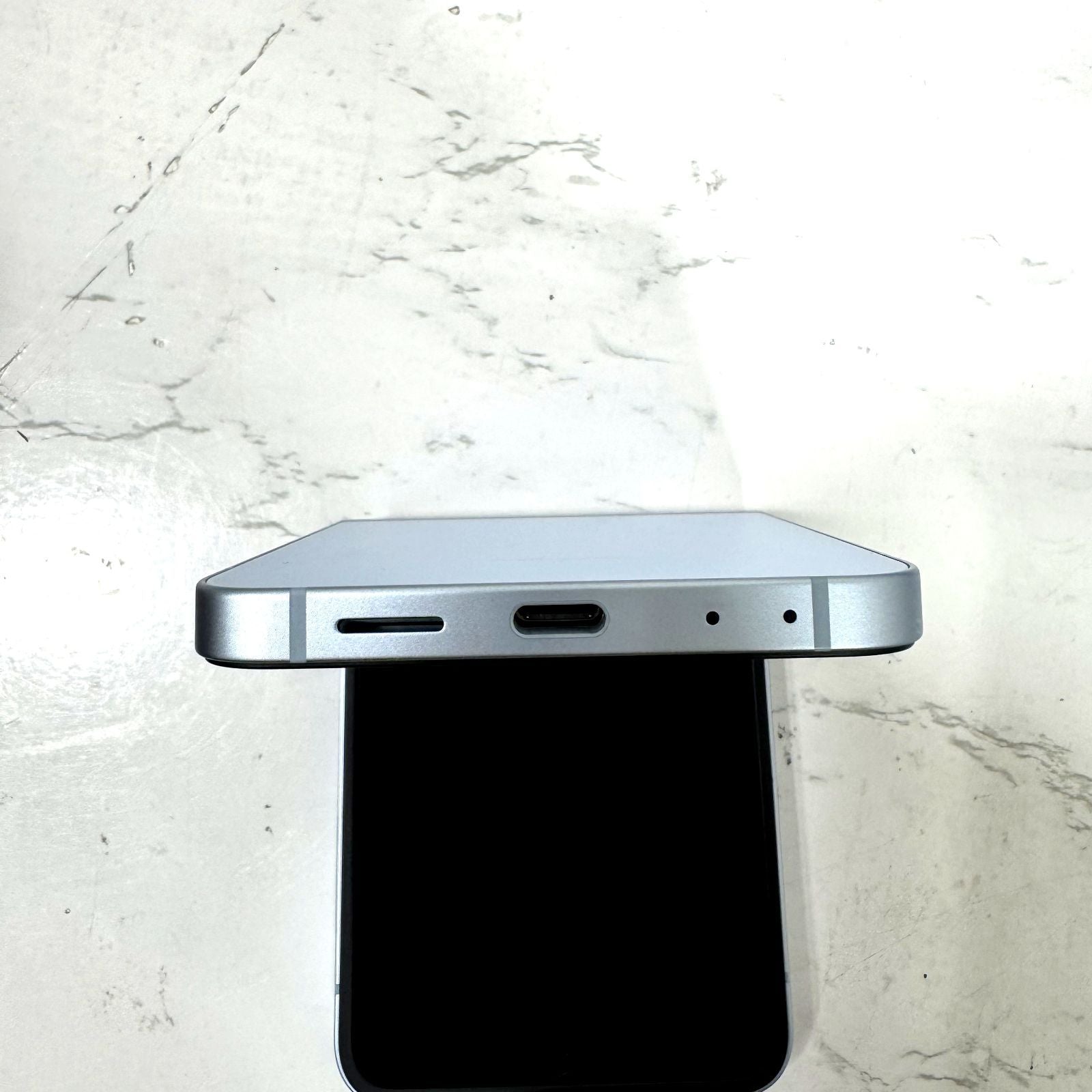 1【良品】【1週間保証】Samsung Galaxy Z Flip6 256GB ブルー SCG29