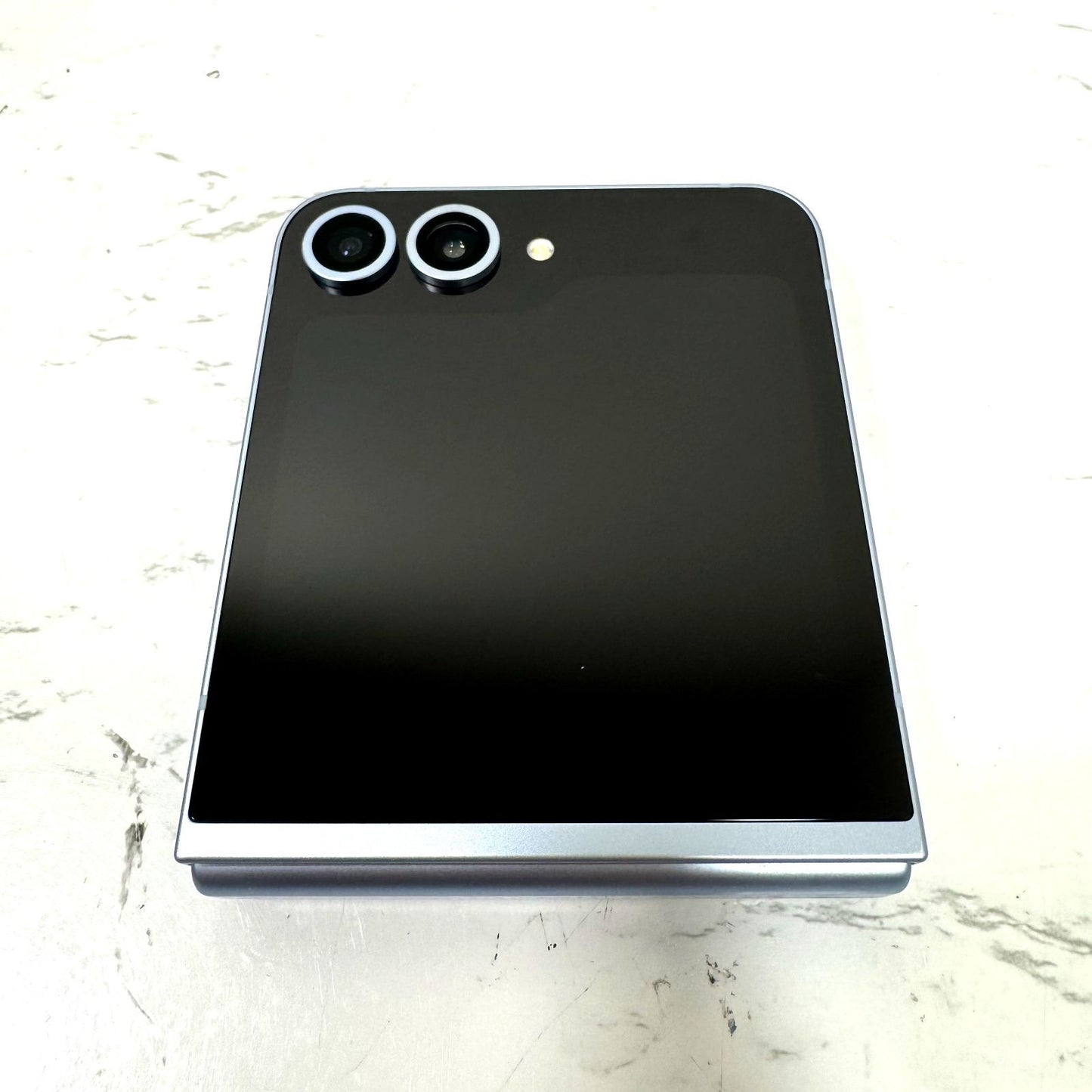 1【良品】【1週間保証】Samsung Galaxy Z Flip6 256GB ブルー SCG29