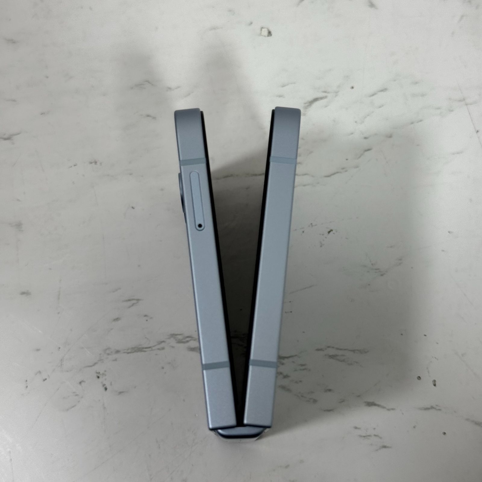 2【美品】【1週間保証】Samsung Galaxy Z Flip6 256GB ブルー SCG29