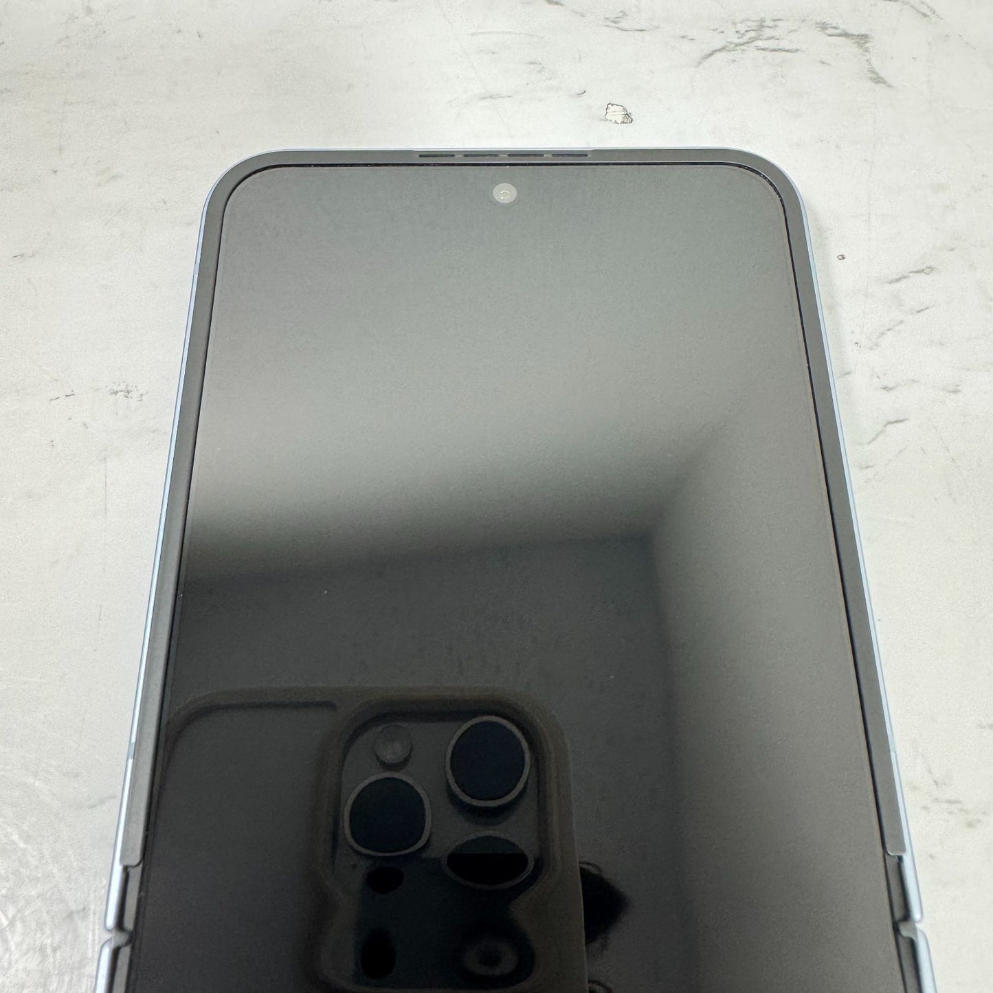 2【美品】【1週間保証】Samsung Galaxy Z Flip6 256GB ブルー SCG29