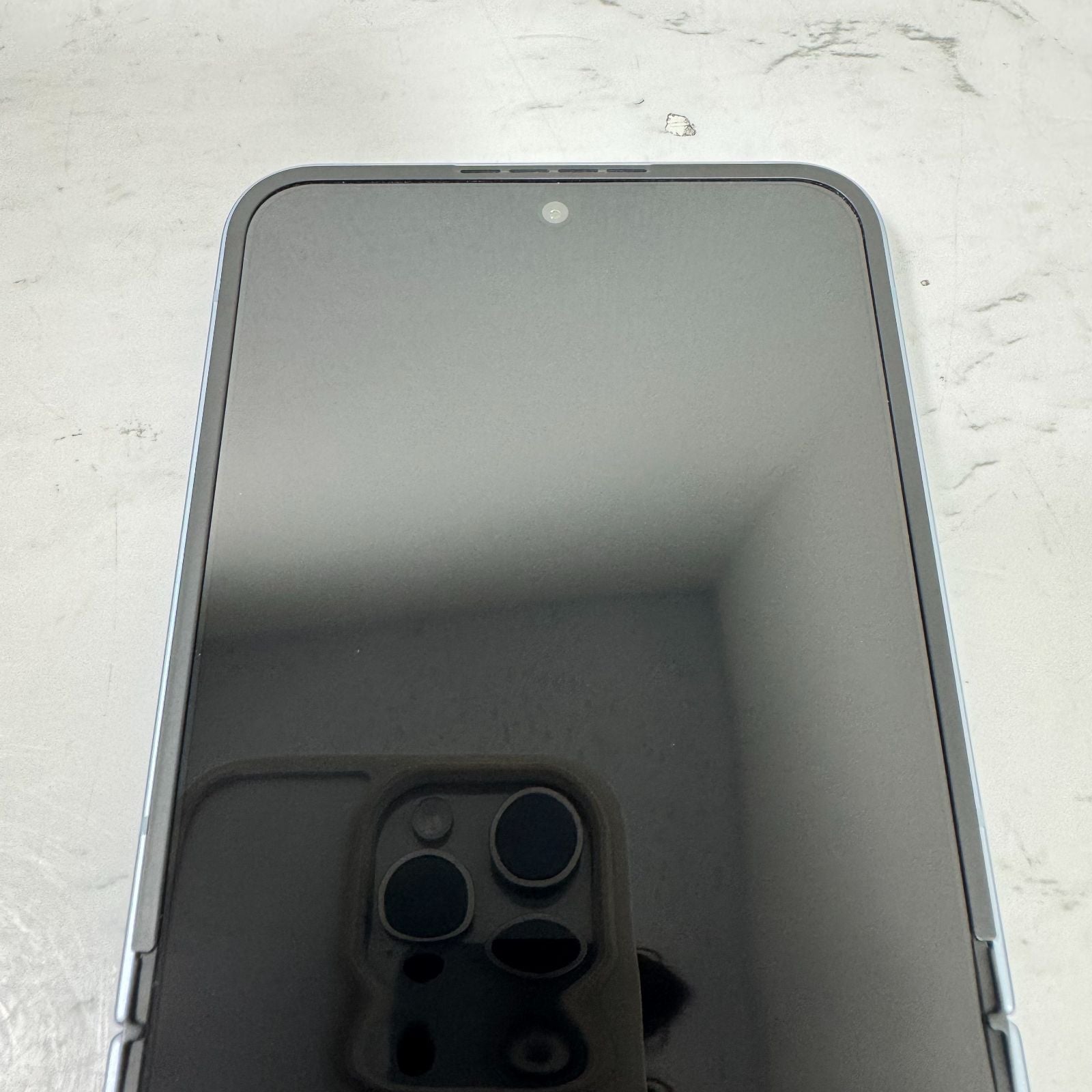 2【美品】【1週間保証】Samsung Galaxy Z Flip6 256GB ブルー SCG29