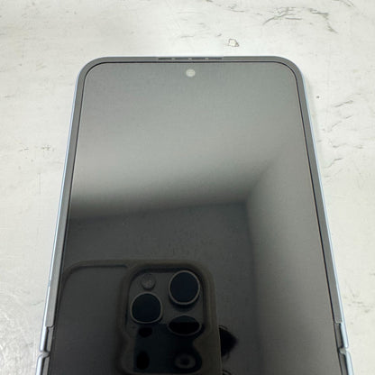 2【美品】【1週間保証】Samsung Galaxy Z Flip6 256GB ブルー SCG29
