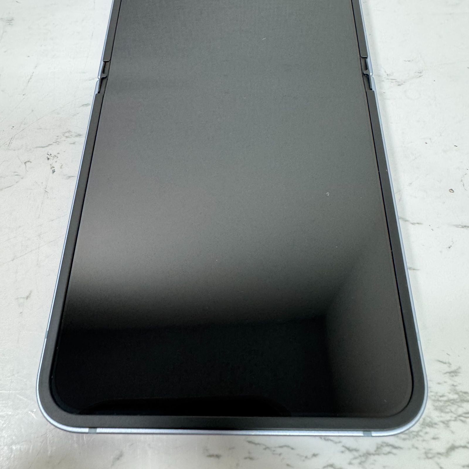 2【美品】【1週間保証】Samsung Galaxy Z Flip6 256GB ブルー SCG29