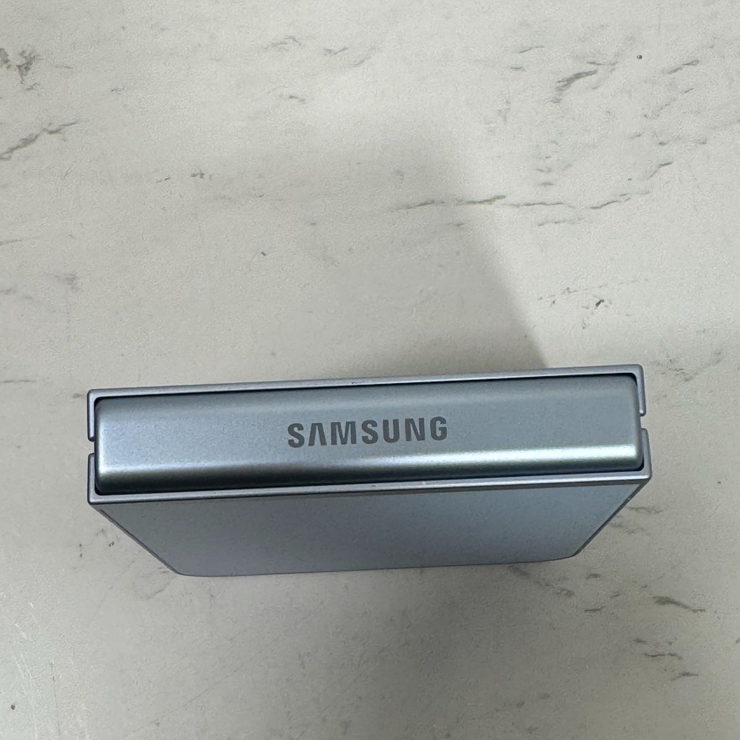 2【美品】【1週間保証】Samsung Galaxy Z Flip6 256GB ブルー SCG29