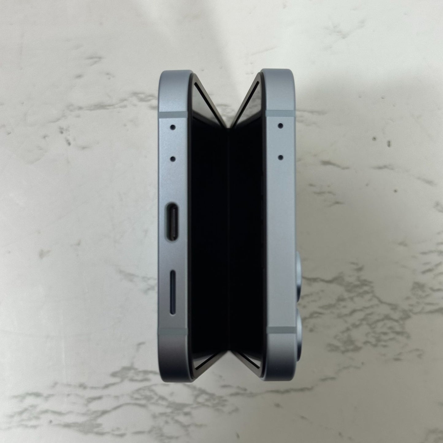 2【美品】【1週間保証】Samsung Galaxy Z Flip6 256GB ブルー SCG29