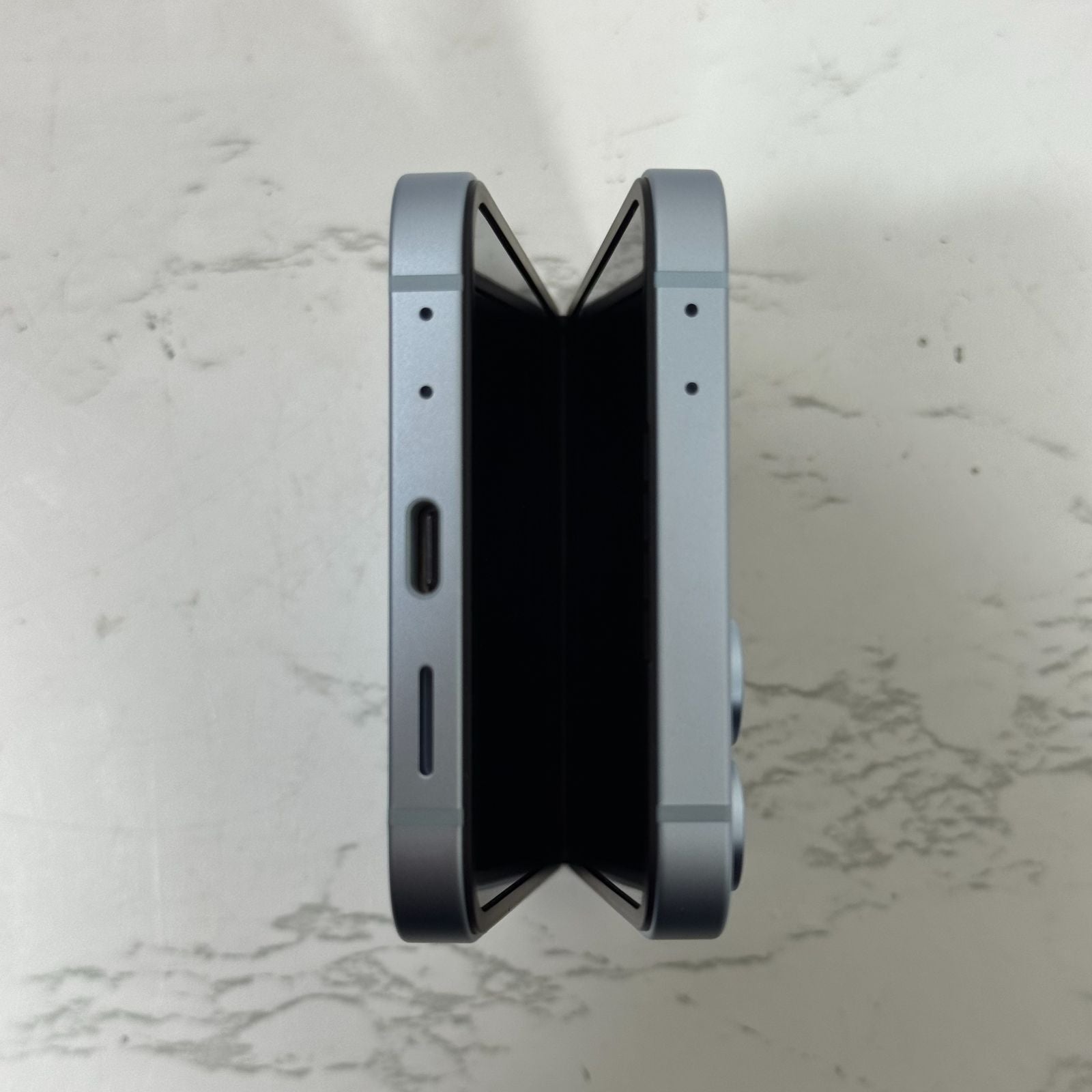 2【美品】【1週間保証】Samsung Galaxy Z Flip6 256GB ブルー SCG29