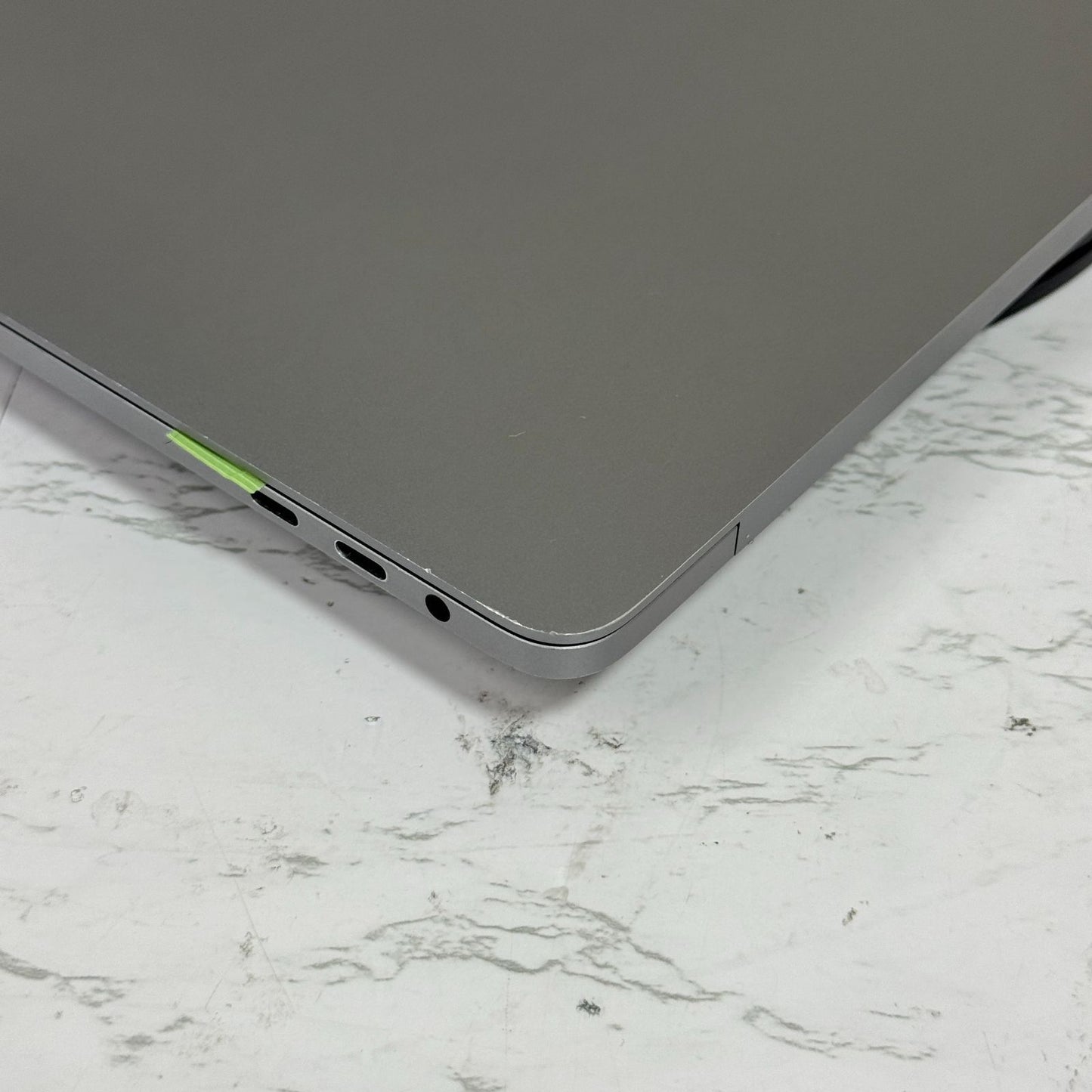 【傷あり】【1週間保証】MacBook Pro 13インチ / 2020 / Core i7 1068NG7 / 32GB / 1TB 189415