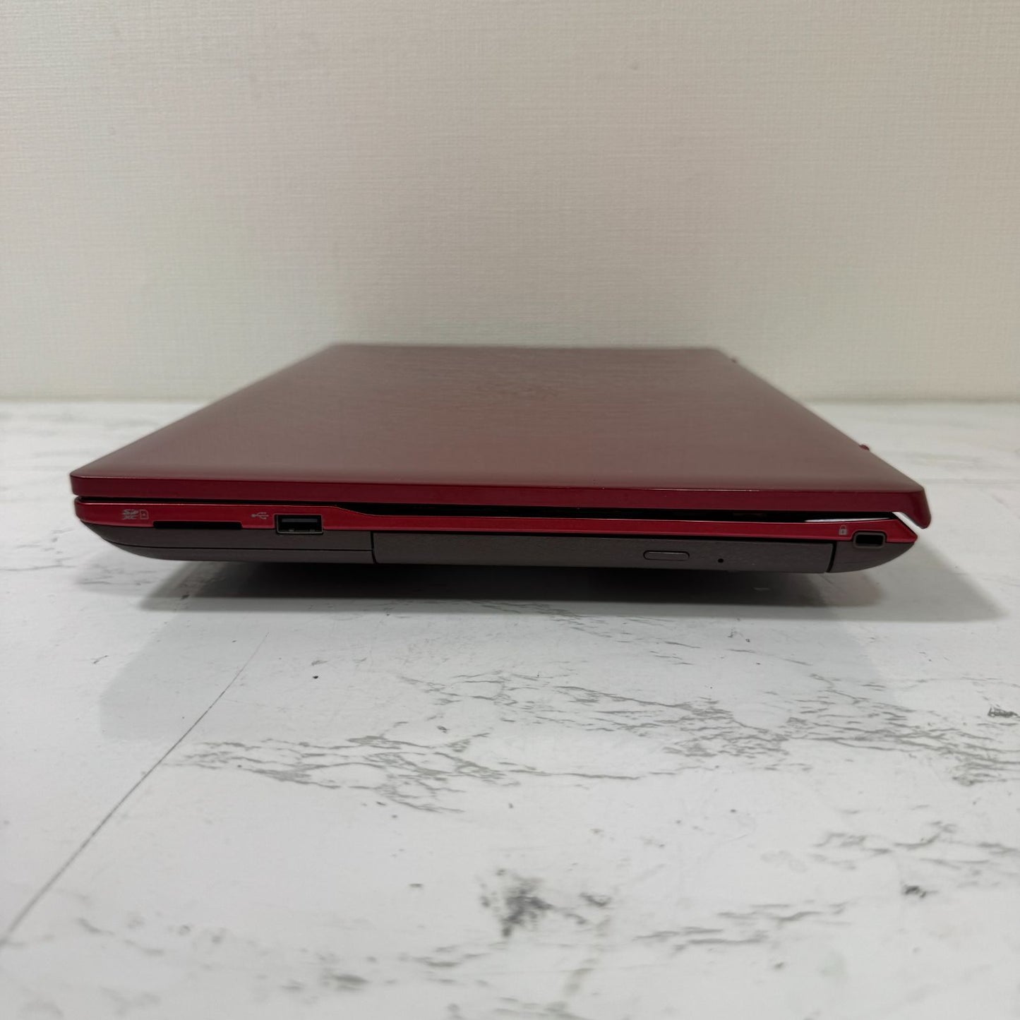 【傷あり】【1週間保証】Fujitsu FMV LIFEBOOK AH53/B3 / Core i7 8550U / 8GB / 1TB 000329