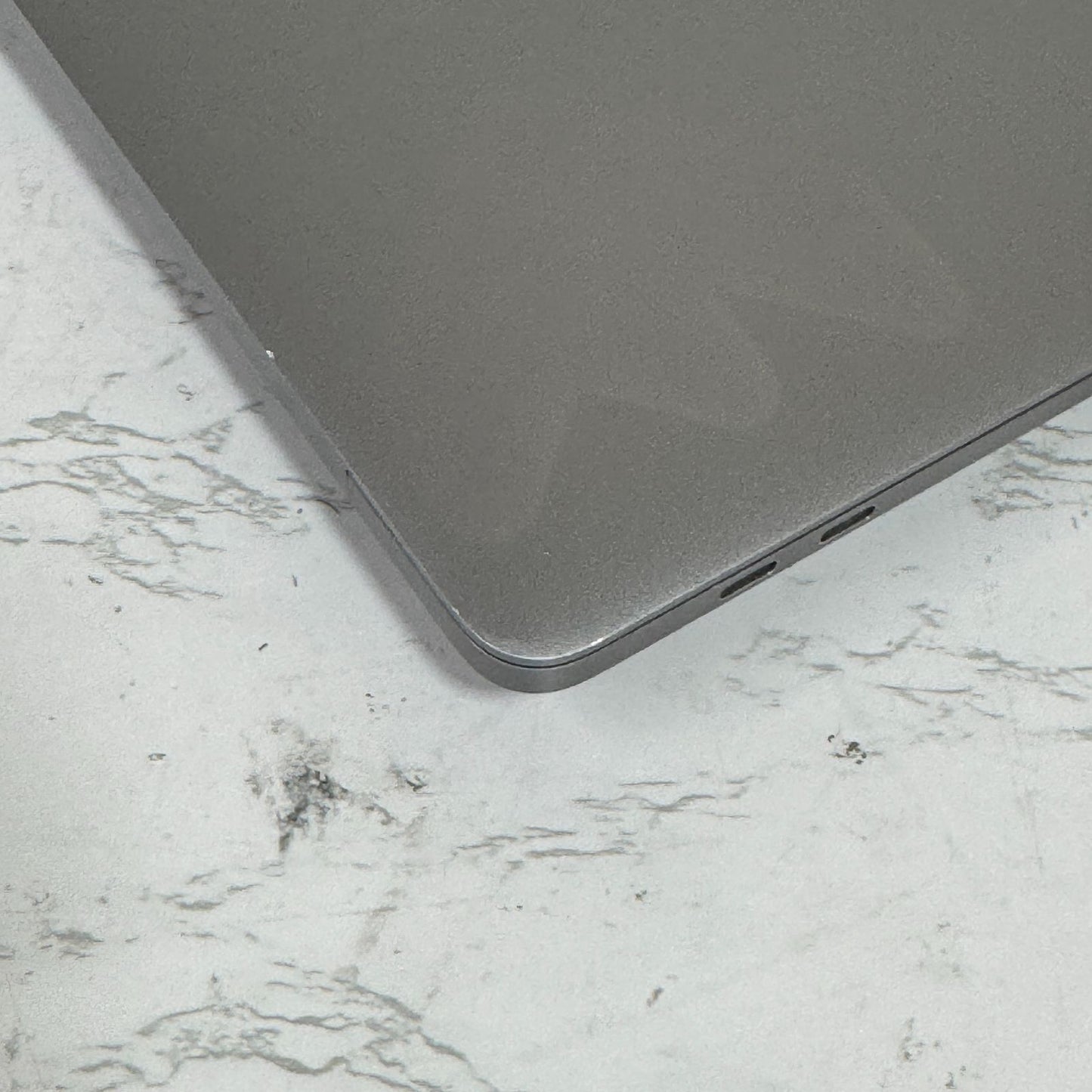 【良品】【1週間保証】MacBook Pro 15インチ 2018 / Core i7 / 16GB / 512GB