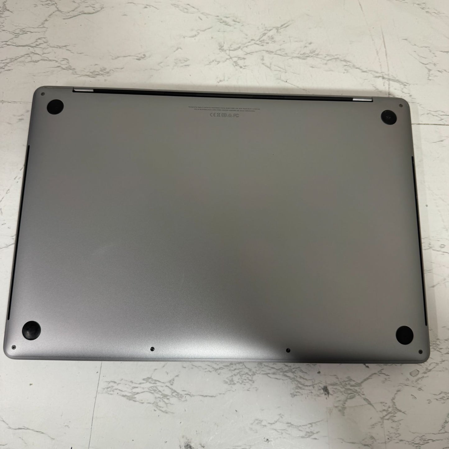 【良品】【1週間保証】MacBook Pro 15インチ 2018 / Core i7 / 16GB / 512GB