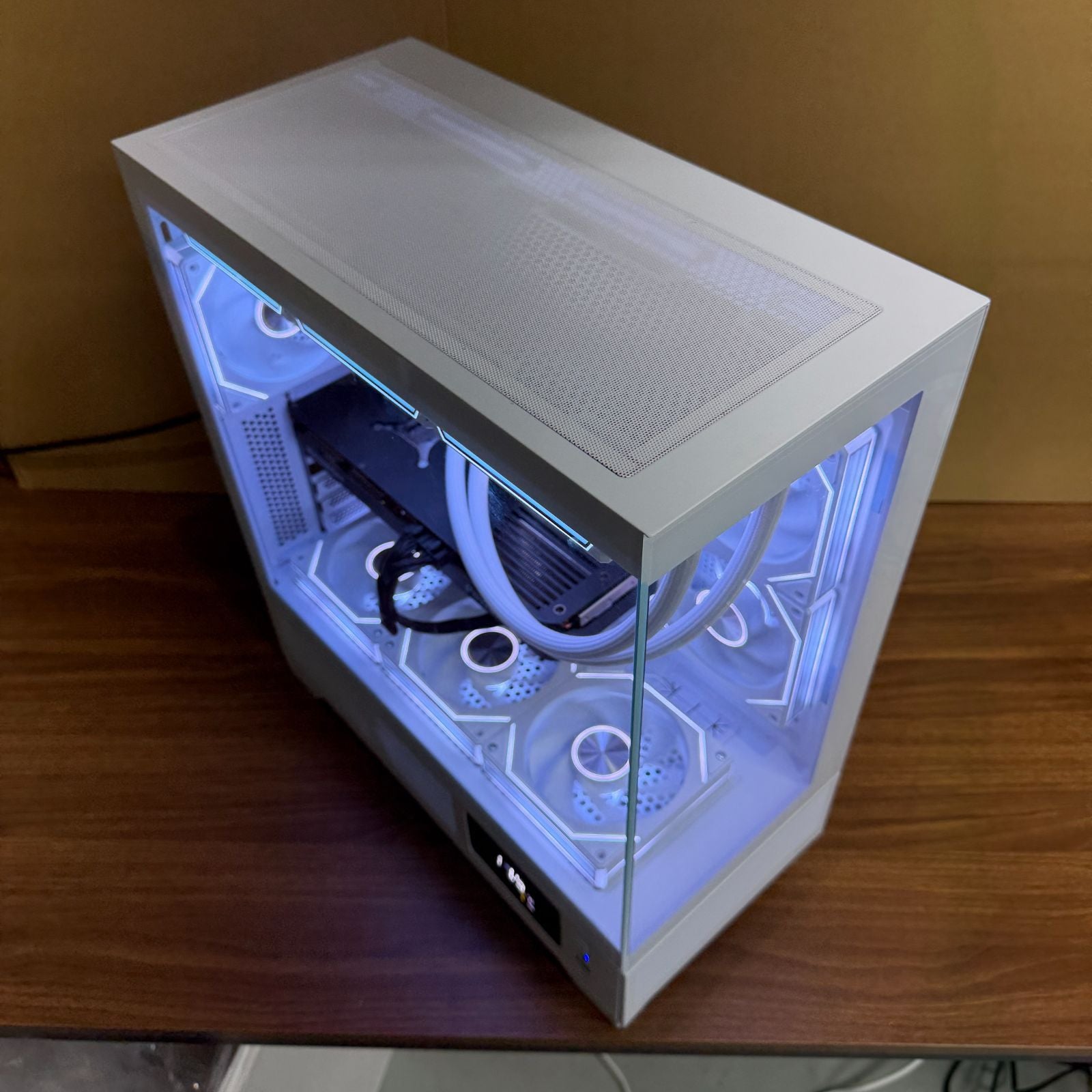【ゲーミングPC】【1週間保証】自作 / Ryzen 7 7800X3D / AMD Radeon RX 9070 XT / 32GB / 2TB