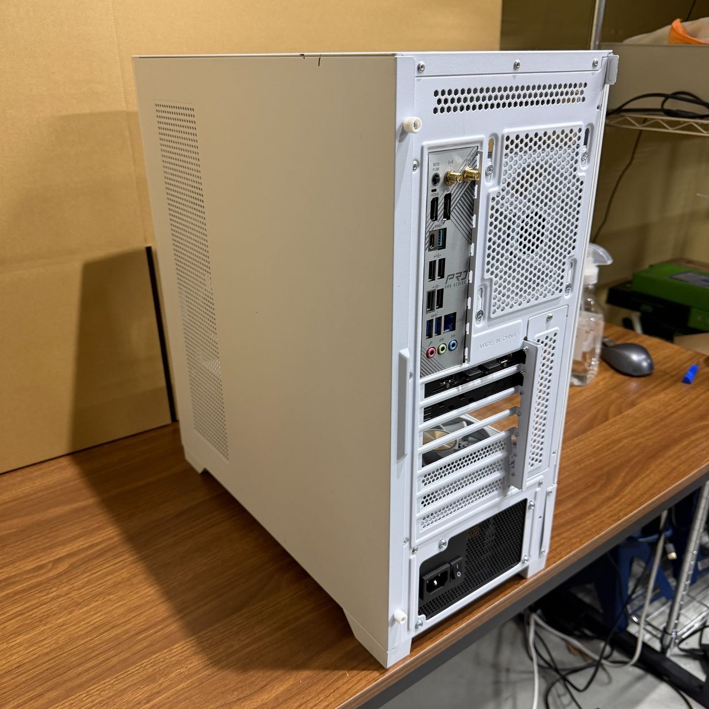 【ゲーミングPC】【1週間保証】自作 / Ryzen 7 7800X3D / AMD Radeon RX 9070 XT / 32GB / 2TB