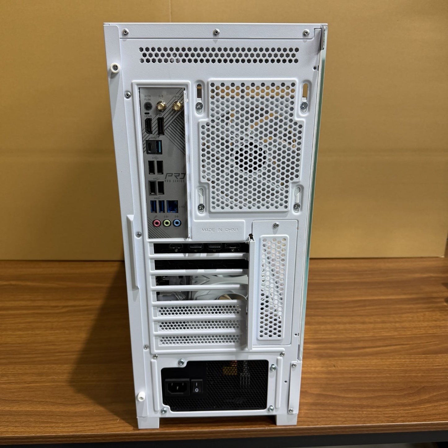【ゲーミングPC】【1週間保証】自作 / Ryzen 7 7800X3D / AMD Radeon RX 9070 XT / 32GB / 2TB