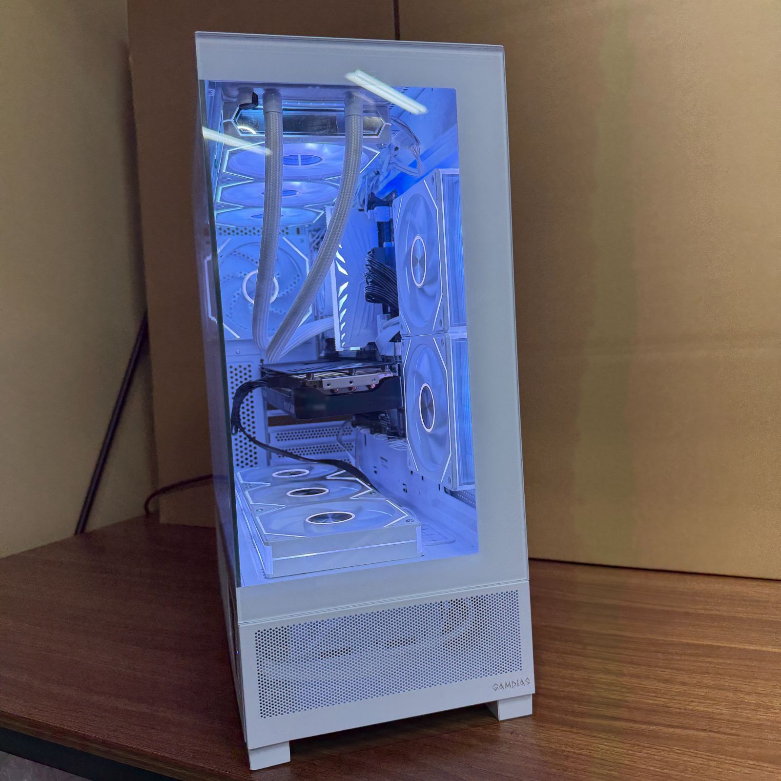 【ゲーミングPC】【1週間保証】自作 / Ryzen 7 7800X3D / AMD Radeon RX 9070 XT / 32GB / 2TB