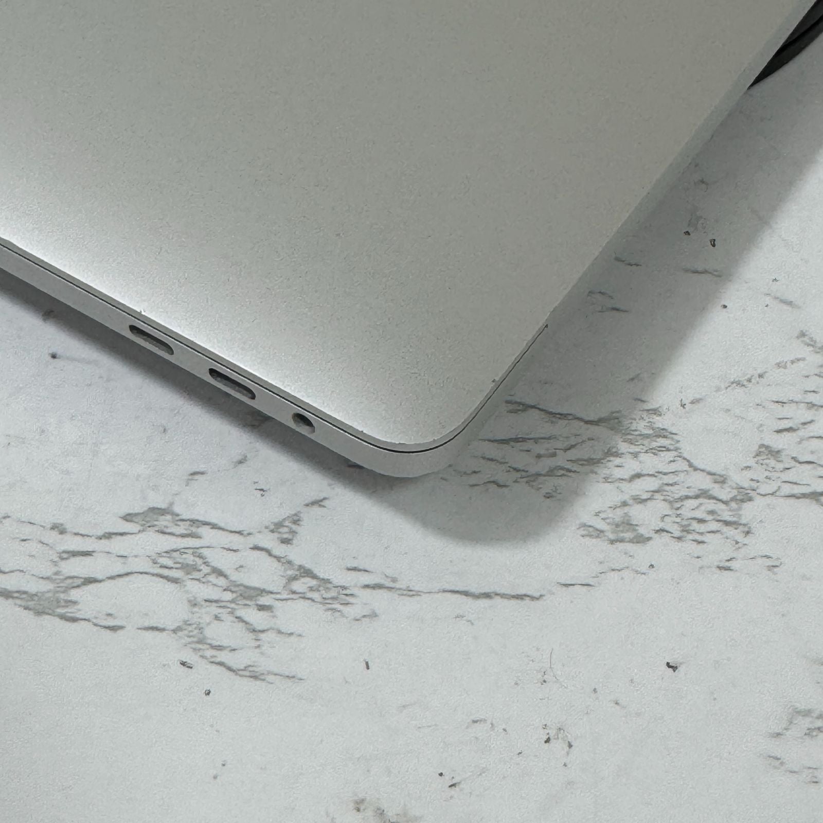 【良品】【1週間保証】MacBook Pro 13インチ 2019 / Core i7 / 16GB / 512GB
