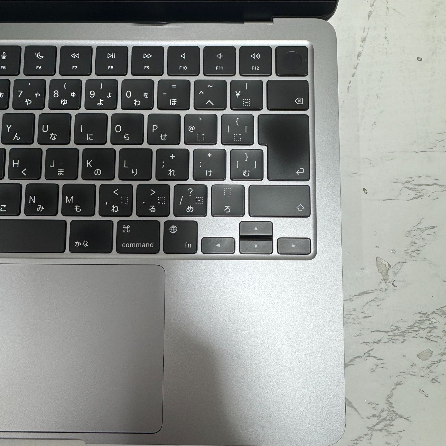 【凹み大あり】【1週間保証】MacBook Air 13インチ / 2022 / M2 / 16GB / 512GB 191450