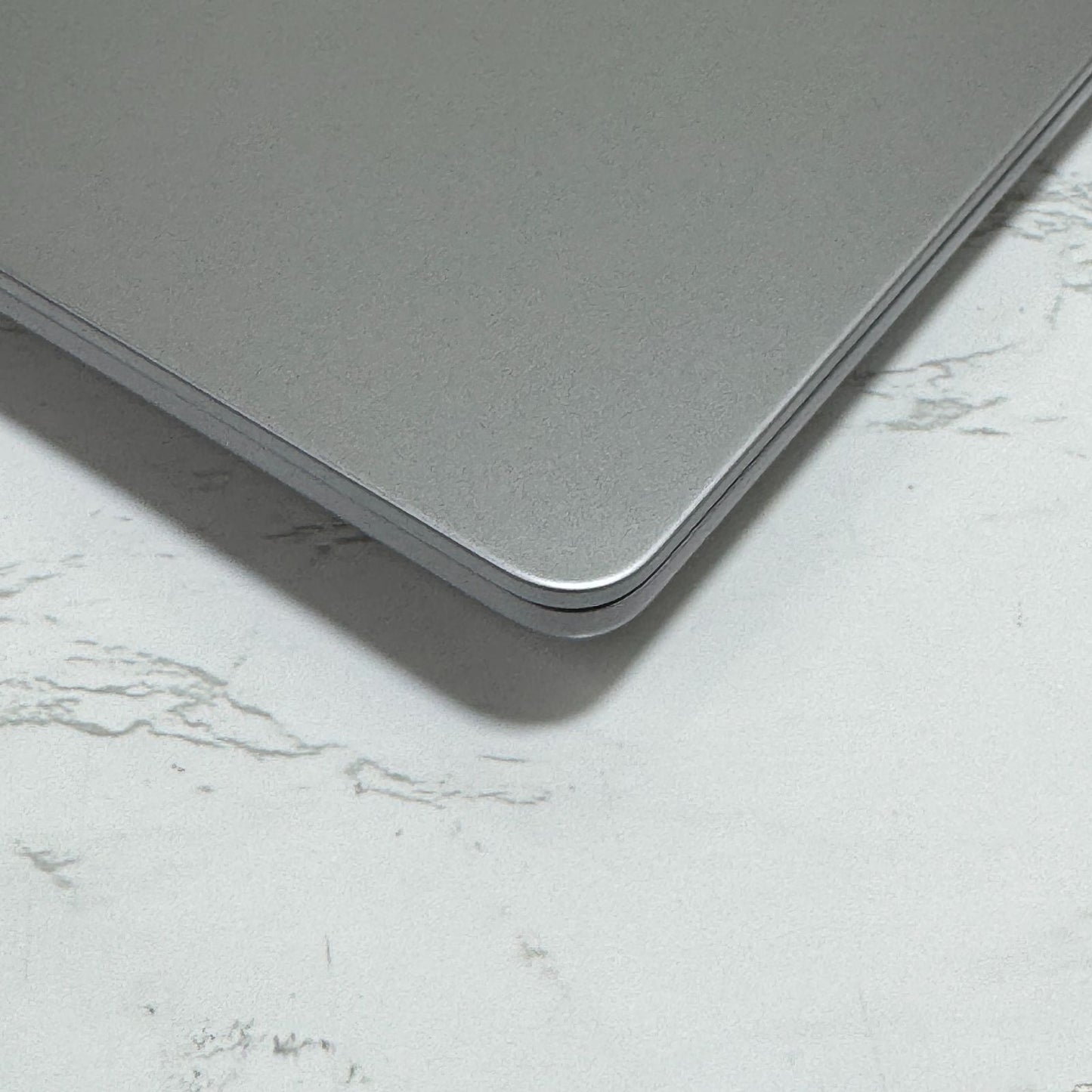 【凹み大あり】【1週間保証】MacBook Air 13インチ / 2022 / M2 / 16GB / 512GB 191450