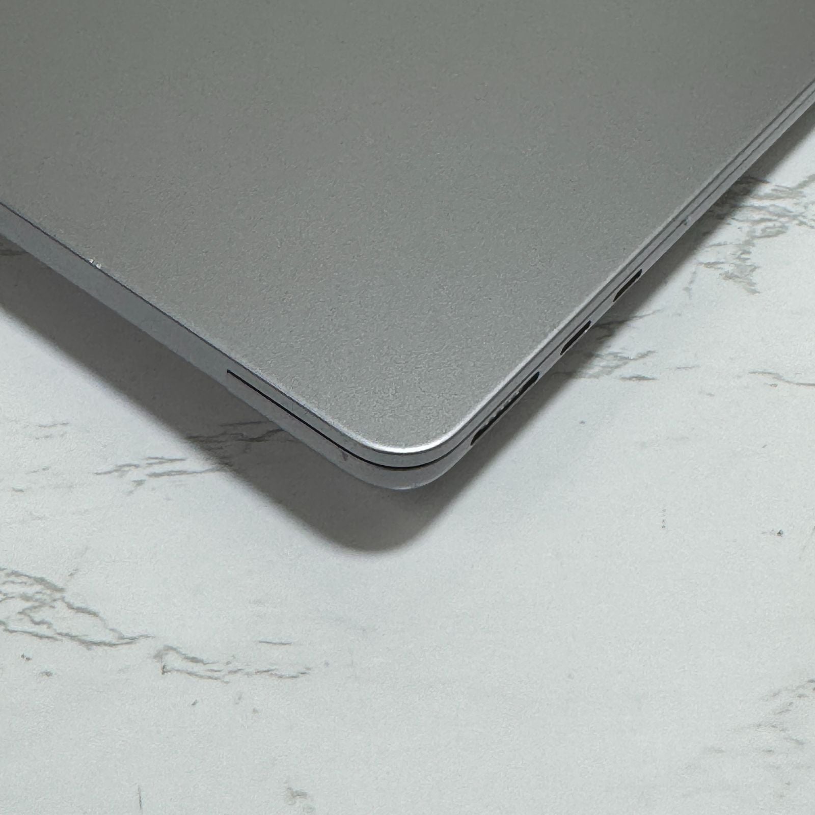 【凹み大あり】【1週間保証】MacBook Air 13インチ / 2022 / M2 / 16GB / 512GB 191450