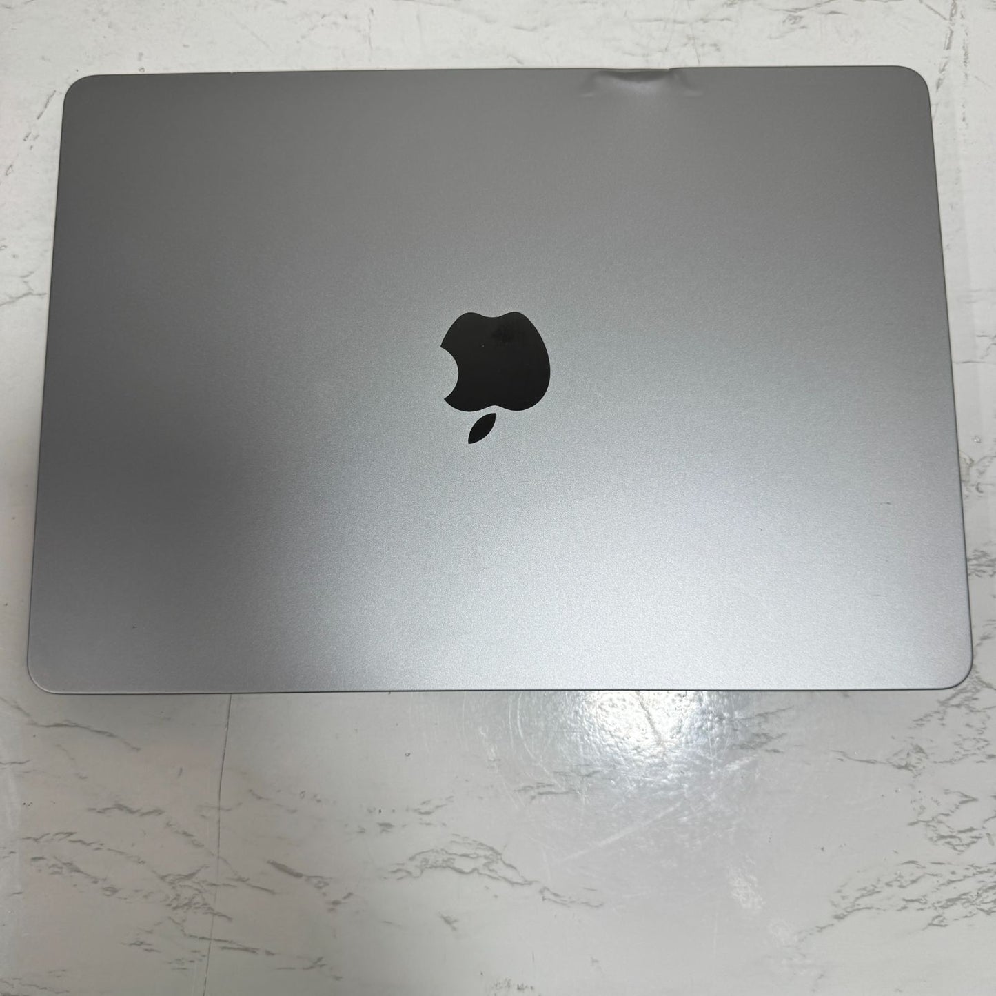 【凹み大あり】【1週間保証】MacBook Air 13インチ / 2022 / M2 / 16GB / 512GB 191450