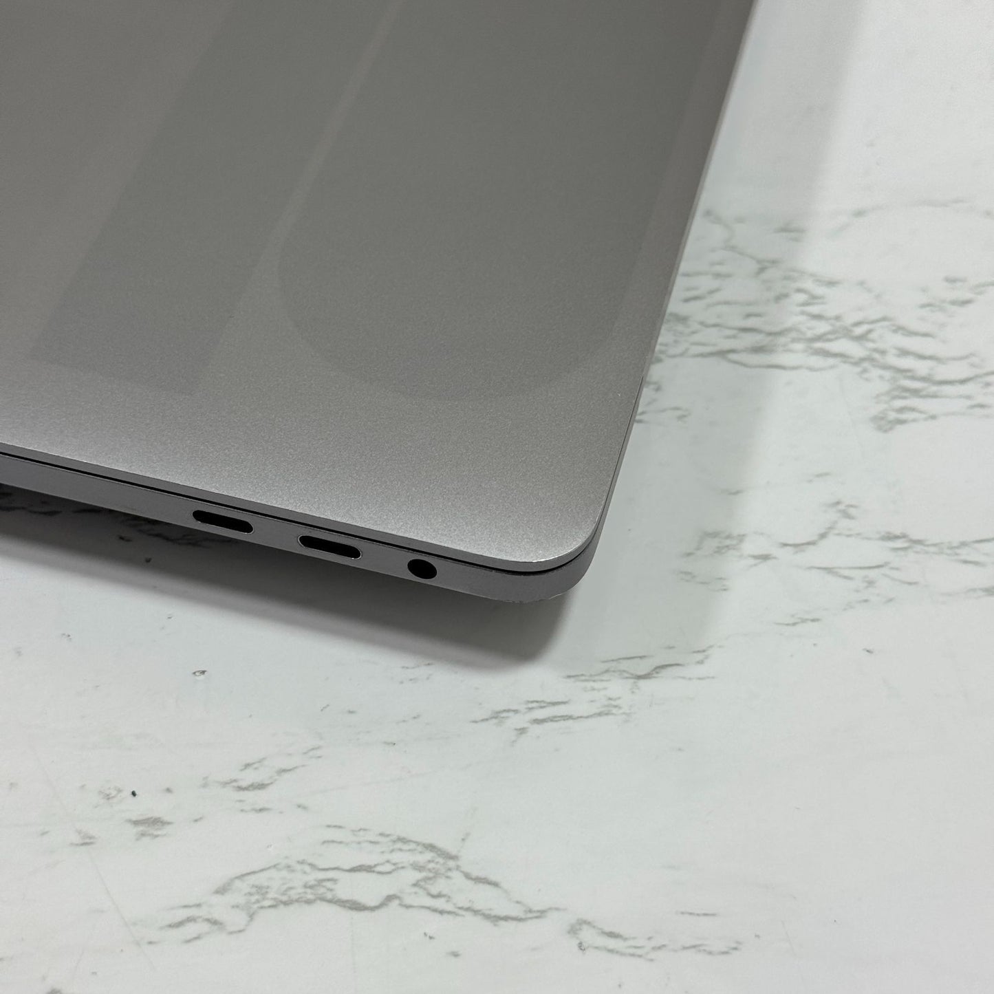【シール跡あり】【1週間保証】MacBook Pro 16インチ / 2019 / Core i9 9980HK / 64GB / 1TB 191398