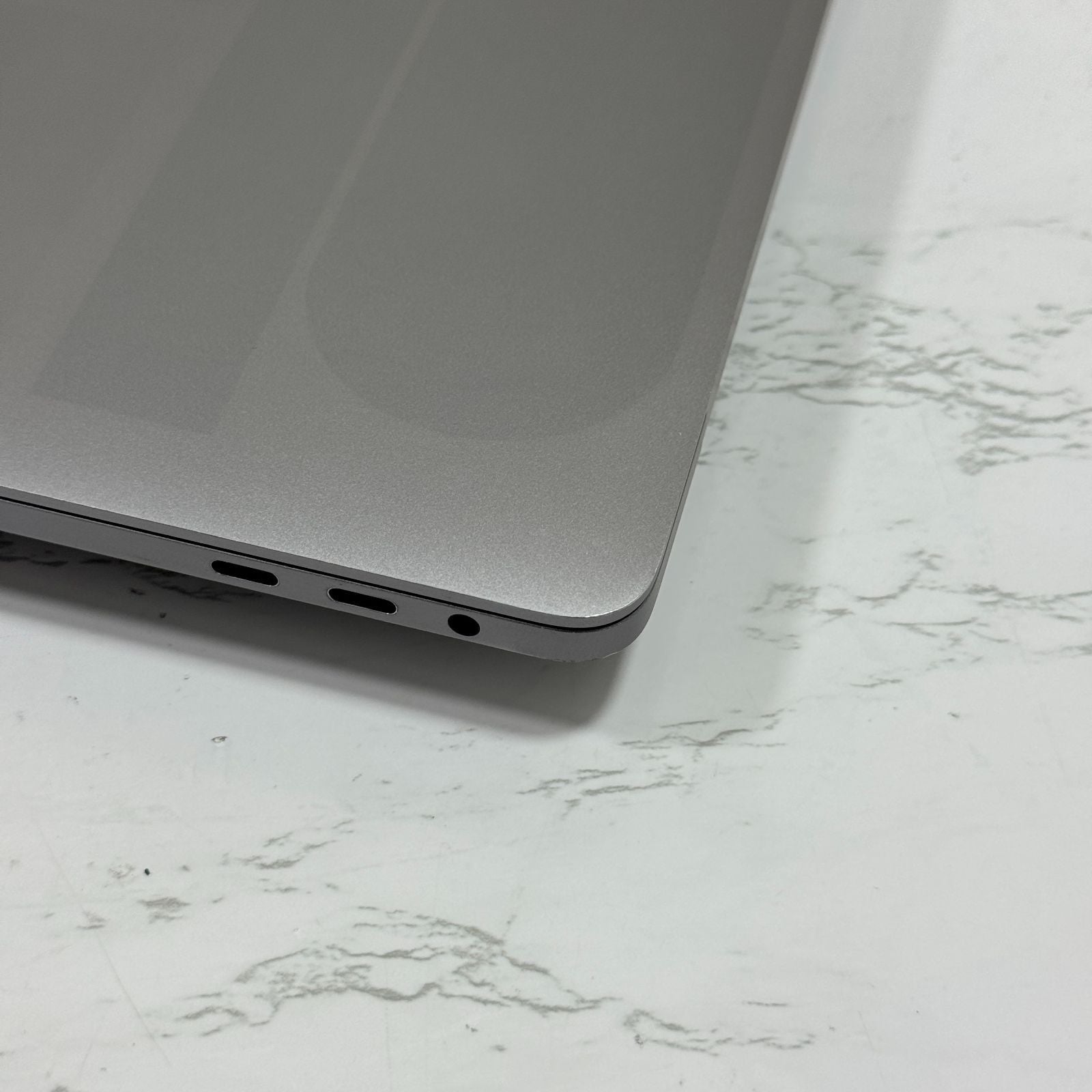 【シール跡あり】【1週間保証】MacBook Pro 16インチ / 2019 / Core i9 9980HK / 64GB / 1TB 191398