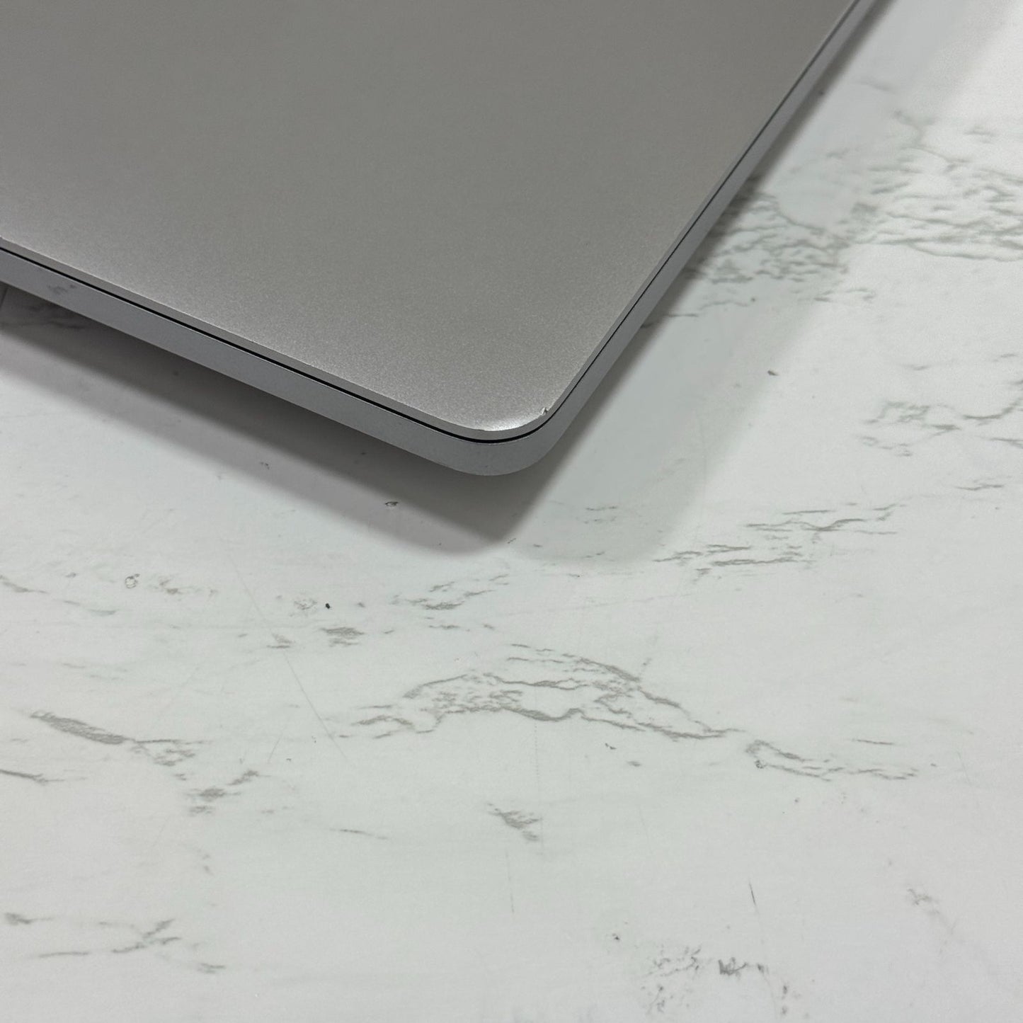 【裏傷あり】【1週間保証】MacBook Pro 16インチ / 2019 / Core i9 9980HK / 32GB / 1TB 191339