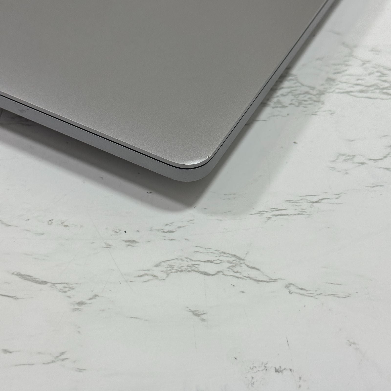 【裏傷あり】【1週間保証】MacBook Pro 16インチ / 2019 / Core i9 9980HK / 32GB / 1TB 191339