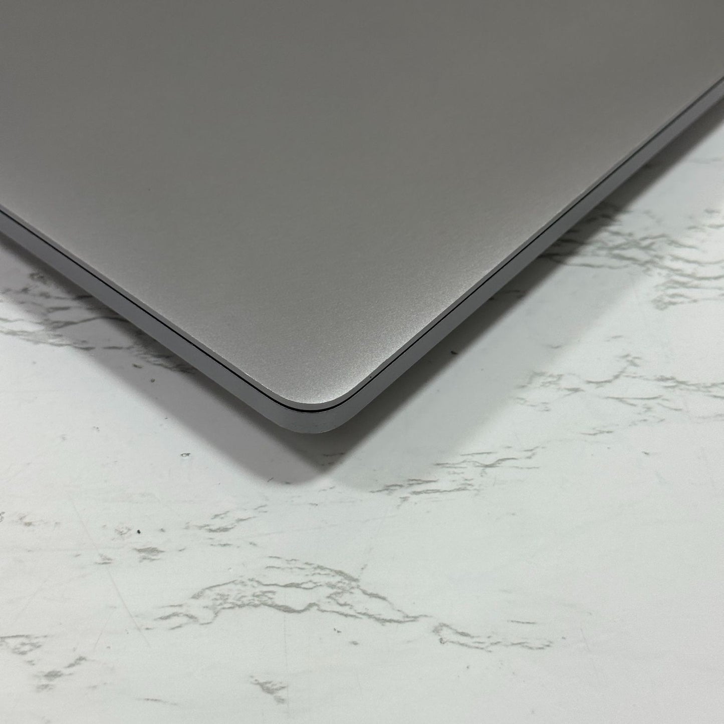 【裏傷あり】【1週間保証】MacBook Pro 16インチ / 2019 / Core i9 9980HK / 32GB / 1TB 191339