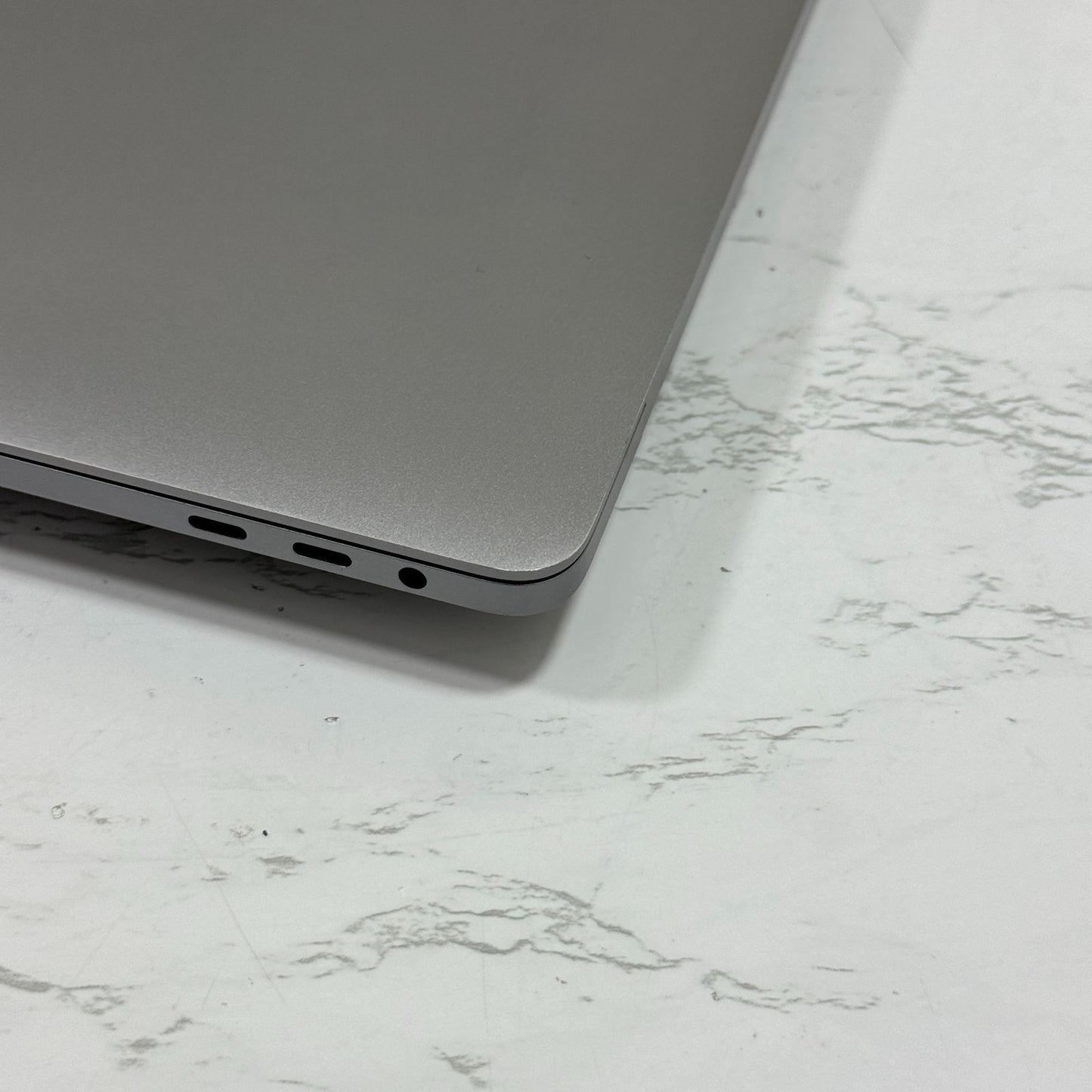 【裏傷あり】【1週間保証】MacBook Pro 16インチ / 2019 / Core i9 9980HK / 32GB / 1TB 191339