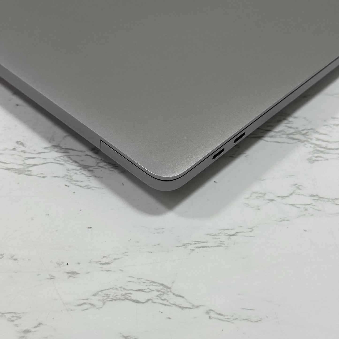 【裏傷あり】【1週間保証】MacBook Pro 16インチ / 2019 / Core i9 9980HK / 32GB / 1TB 191339