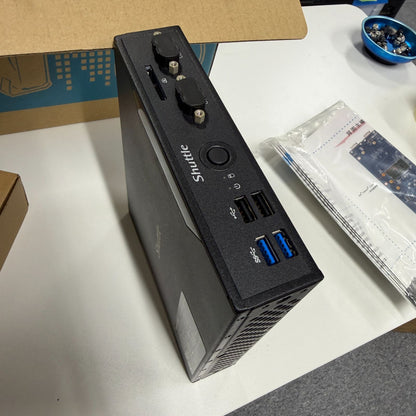 【美品】【１週間保証】Shuttle DS77U ベアボーン