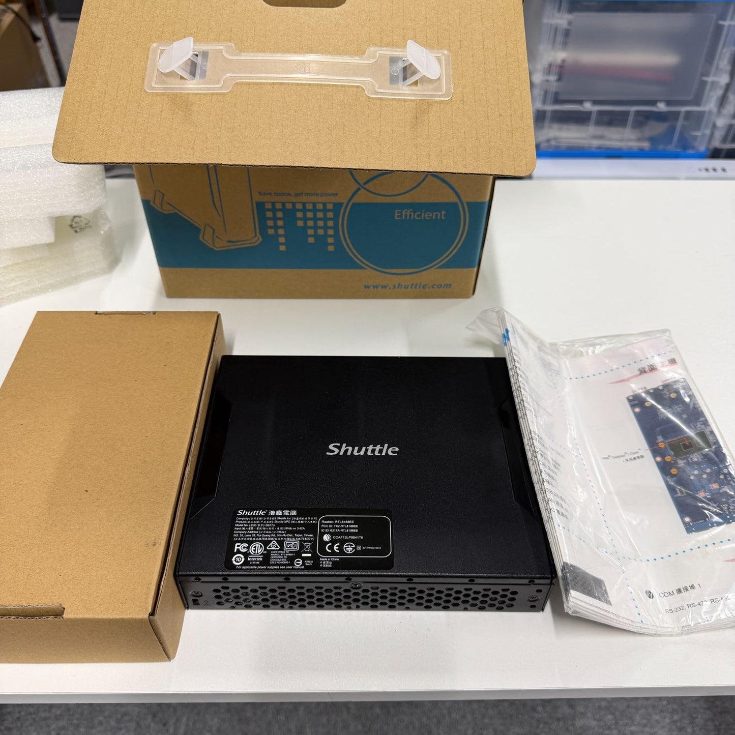 【美品】【１週間保証】Shuttle DS77U ベアボーン
