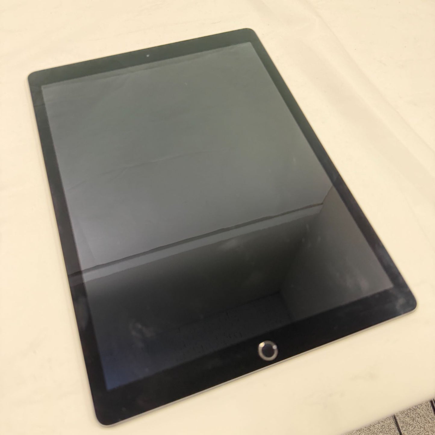 【良品】【初期不良1週間対応】Apple iPad Pro 12.9インチ Wi-Fi 32GB ML0F2J/A