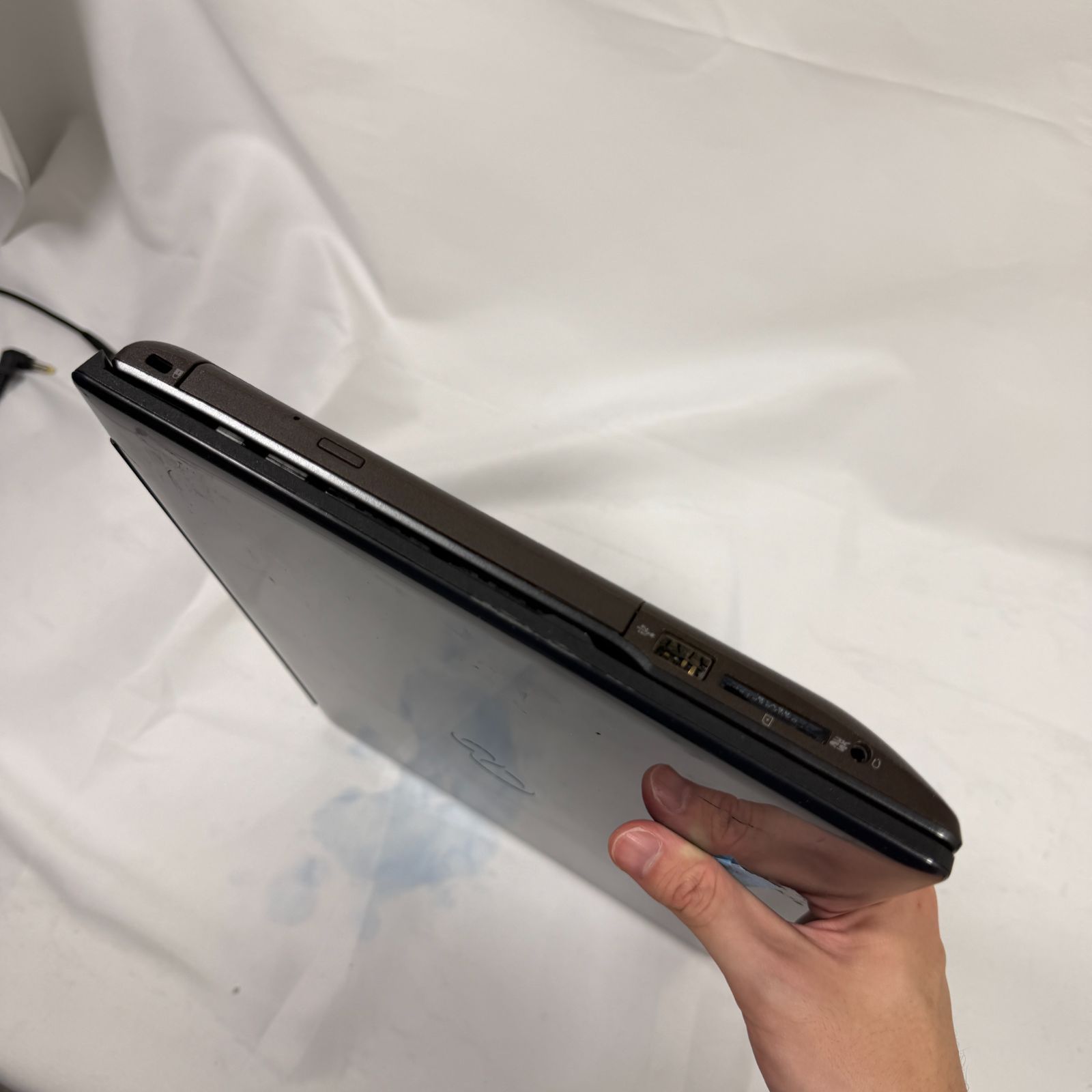 【USB１つ使用不可】【初期不良1週間対応】Fujitsu FMV LIFEBOOK AH42/E1 / Athlon Gold 3150U / 4GB / 256GB