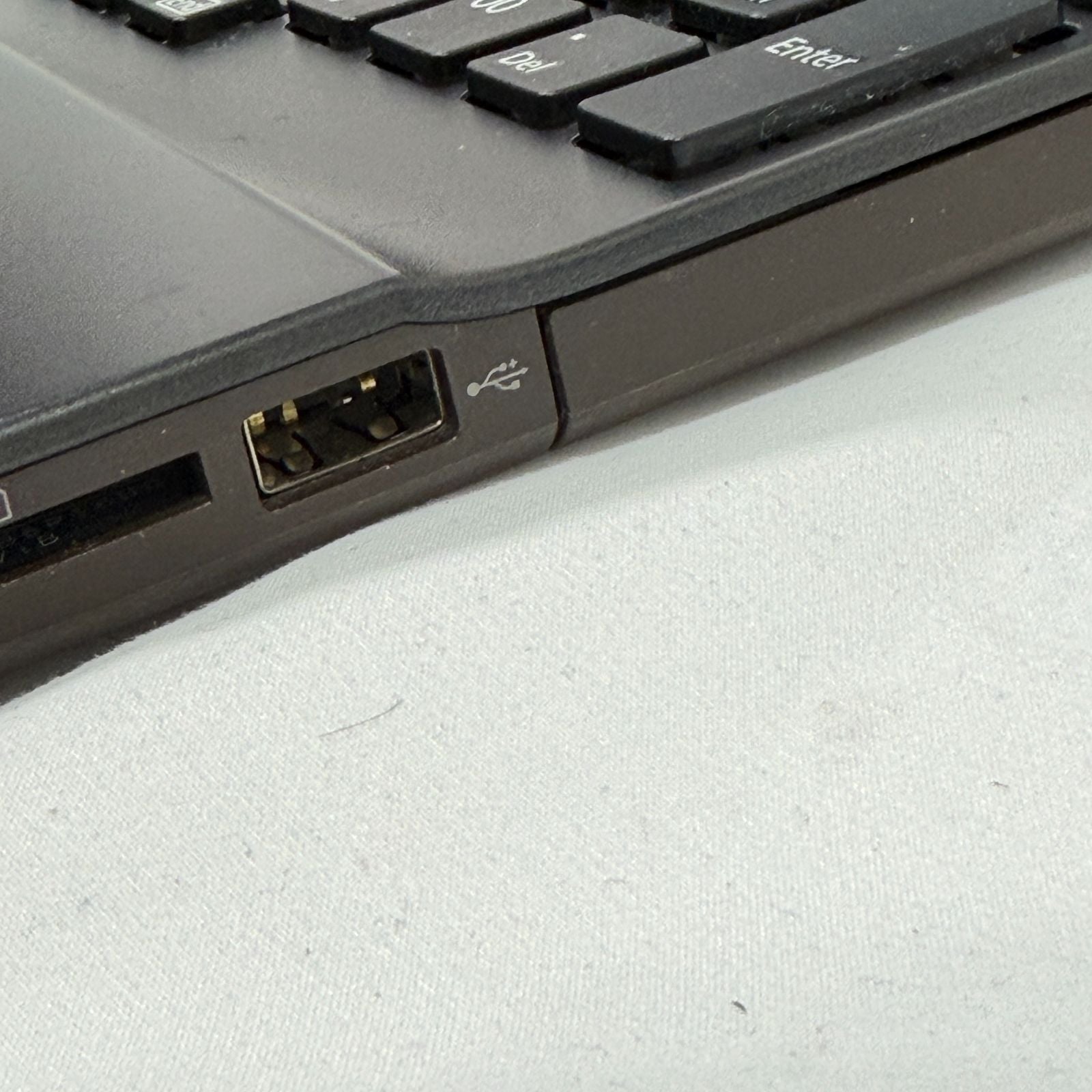 【USB１つ使用不可】【初期不良1週間対応】Fujitsu FMV LIFEBOOK AH42/E1 / Athlon Gold 3150U / 4GB / 256GB