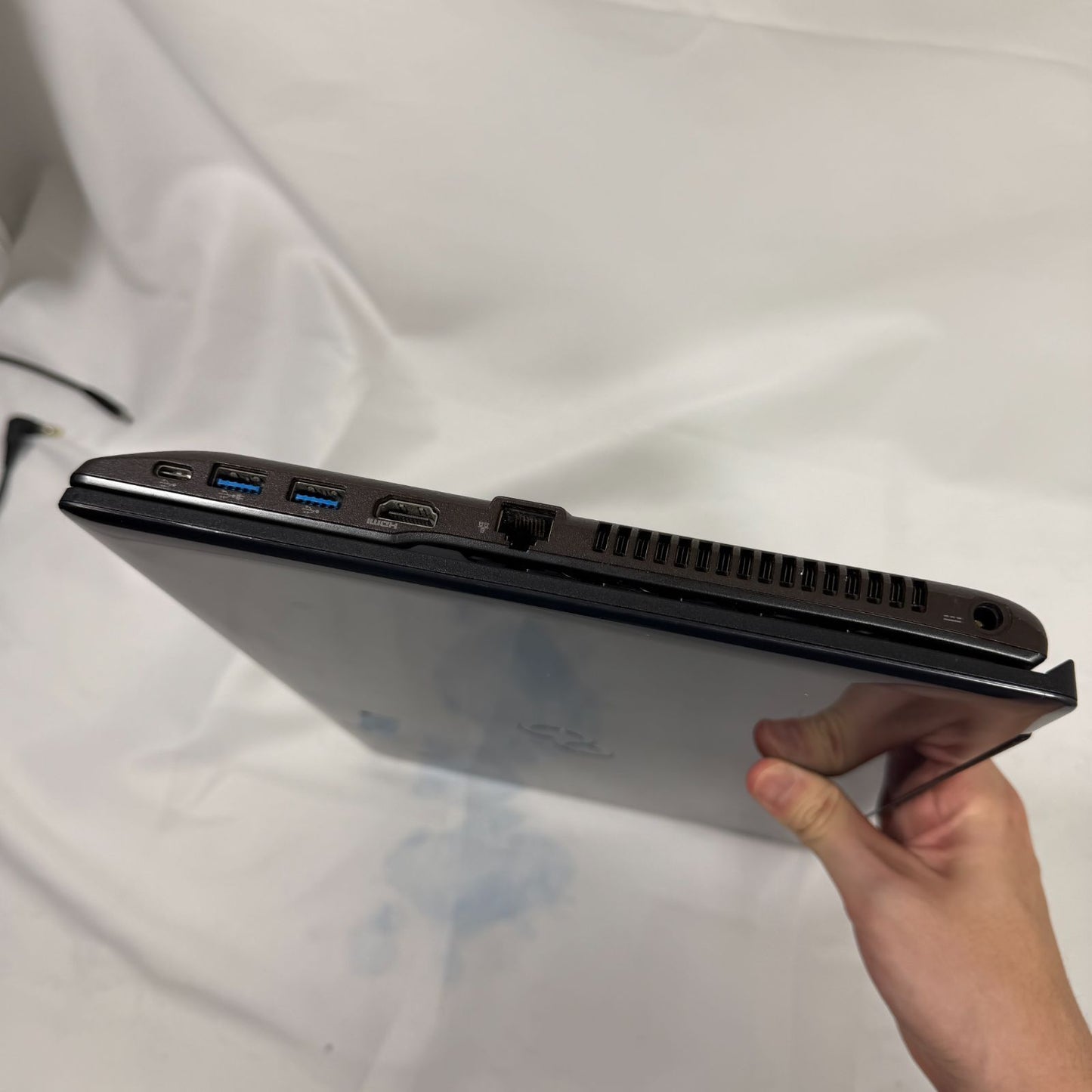 【USB１つ使用不可】【初期不良1週間対応】Fujitsu FMV LIFEBOOK AH42/E1 / Athlon Gold 3150U / 4GB / 256GB