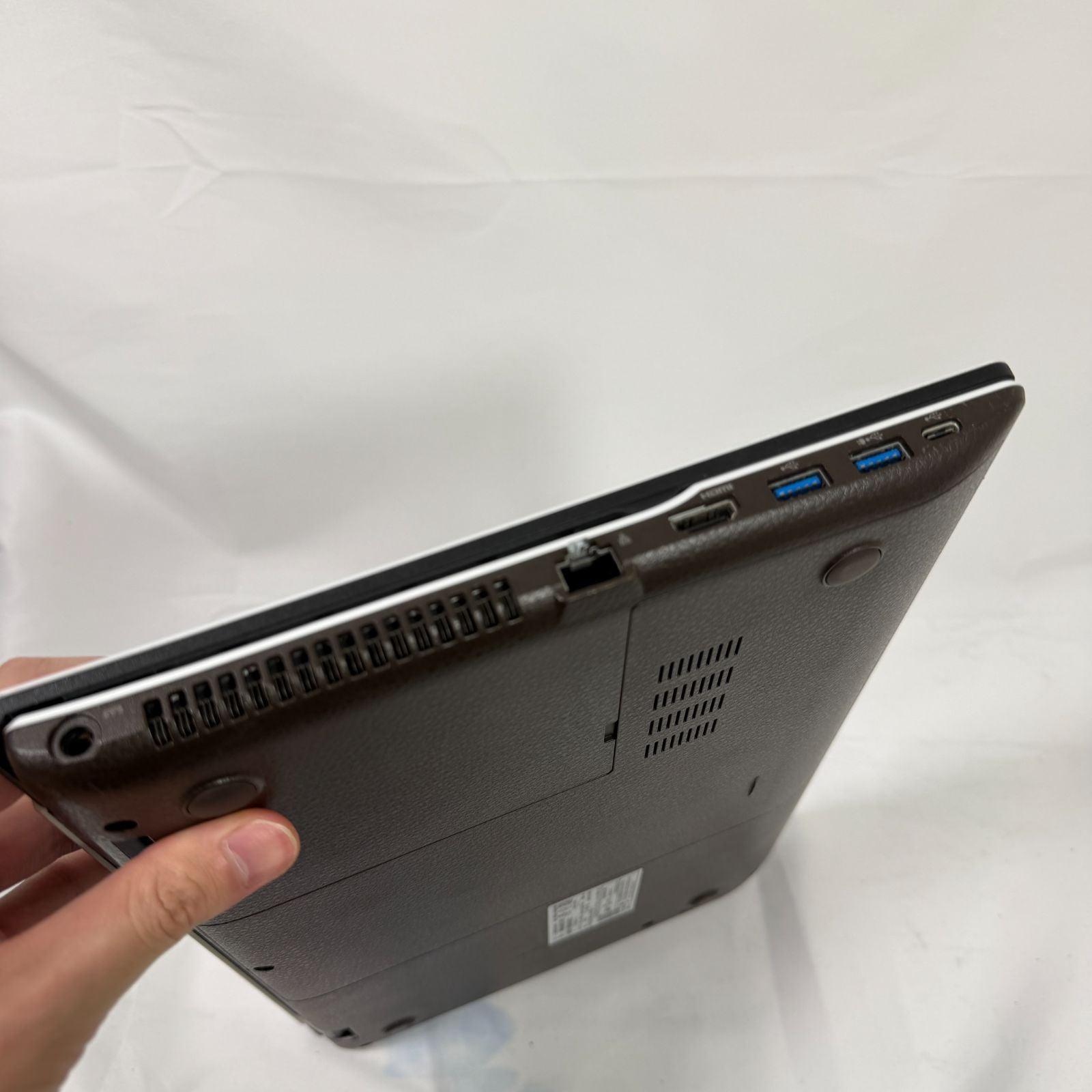 【良品】【初期不良1週間対応】Fujitsu FMV LIFEBOOK AH42/E1 / Athlon Gold 3150U / 4GB / 256GB
