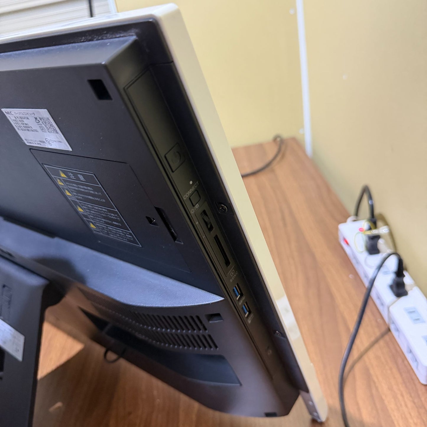 【良品】【初期不良1週間対応】NEC LAVIE Direct DA 一体型PC / Core i5 7200U / 16GB / 1TB